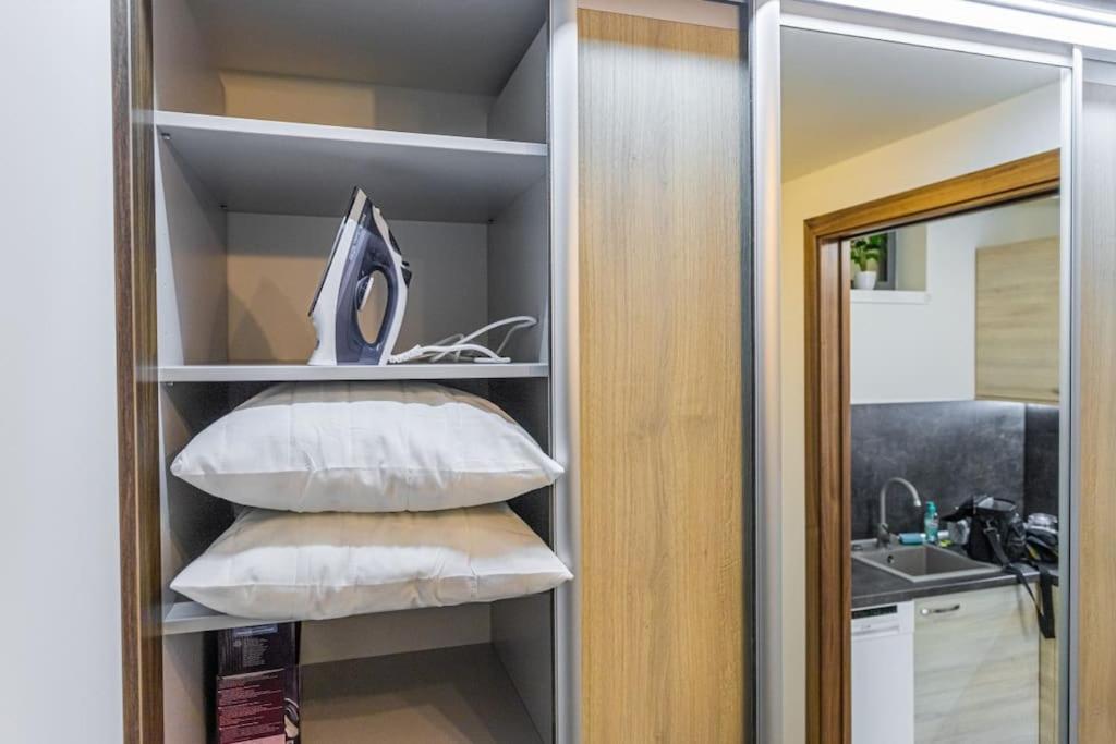 Flat with Bathtub & Balcony, only 12min Centrum, 200Mb WIFI