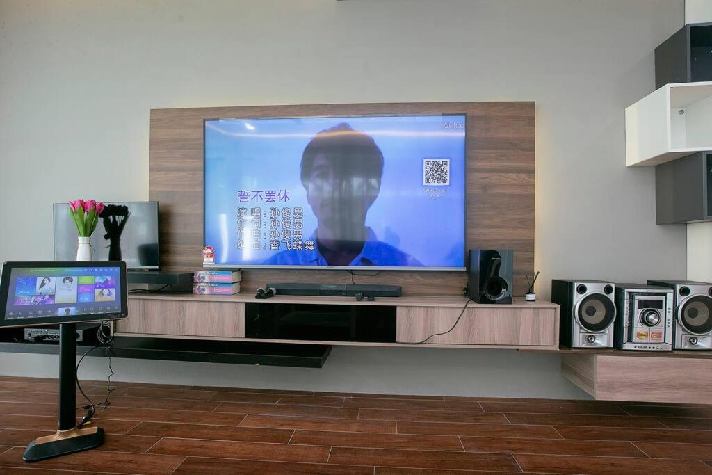 Blue Lagoon House - Netflix Private KTV Pool Movie photo 2