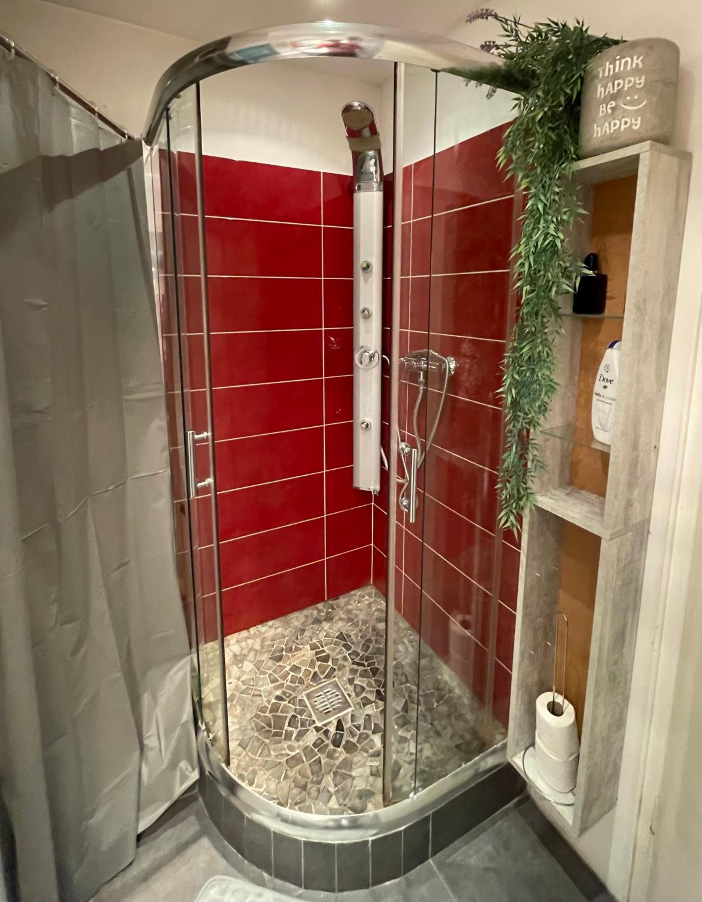 Luminous apartment in Kehl near Strasbourg, conveniently located next to a tram stop with direct access to Strasbourg city centre