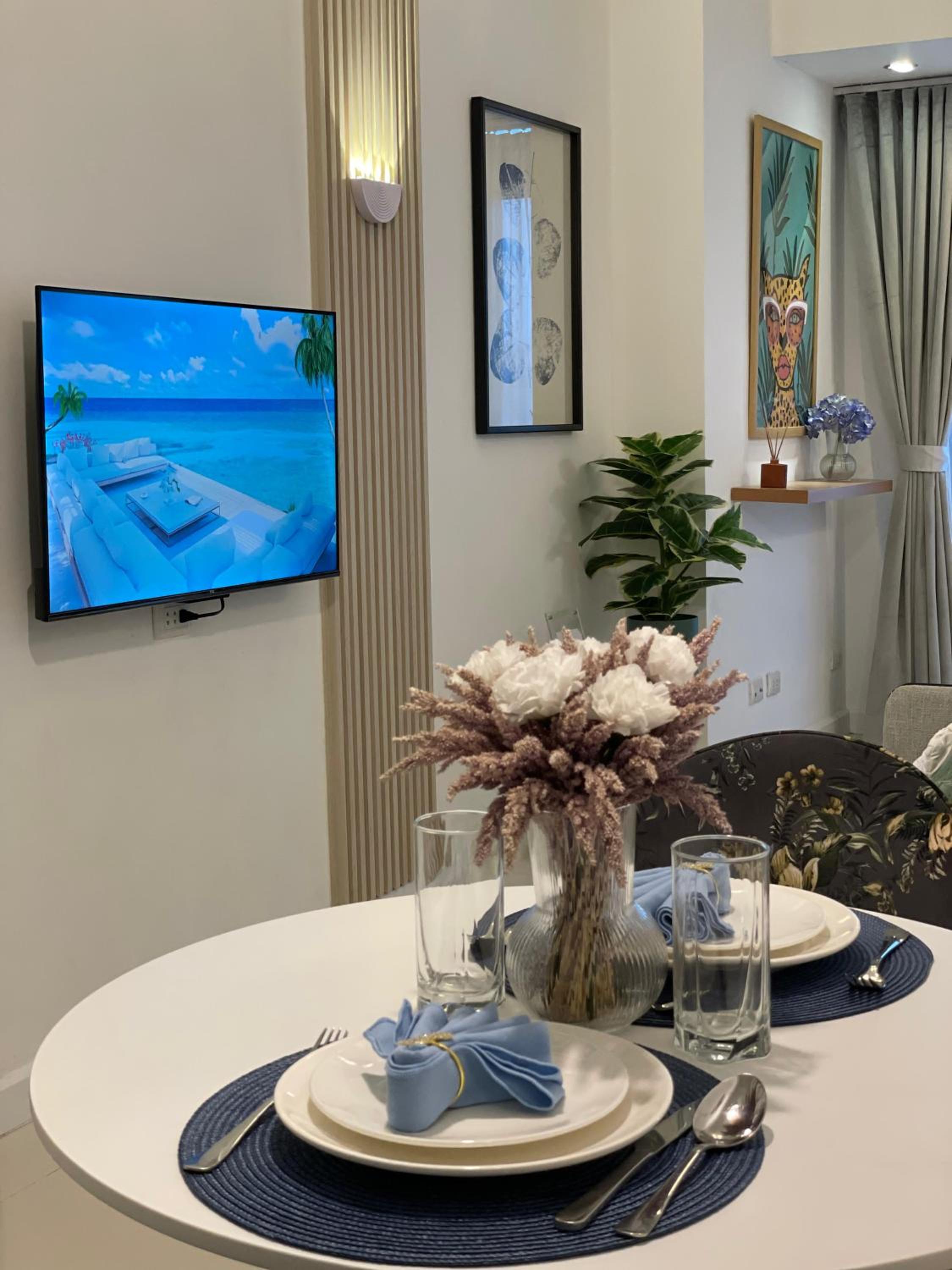 Cozy 1 bedroom condo in Uptown BGC view 5