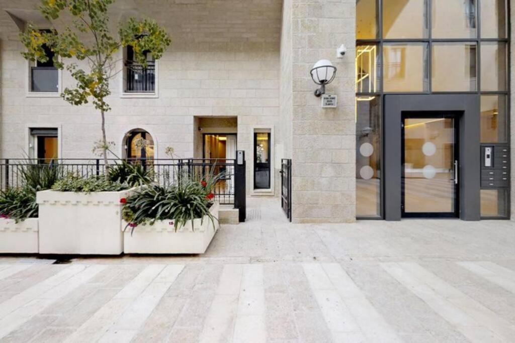 luxury legacy 3bd E view 3