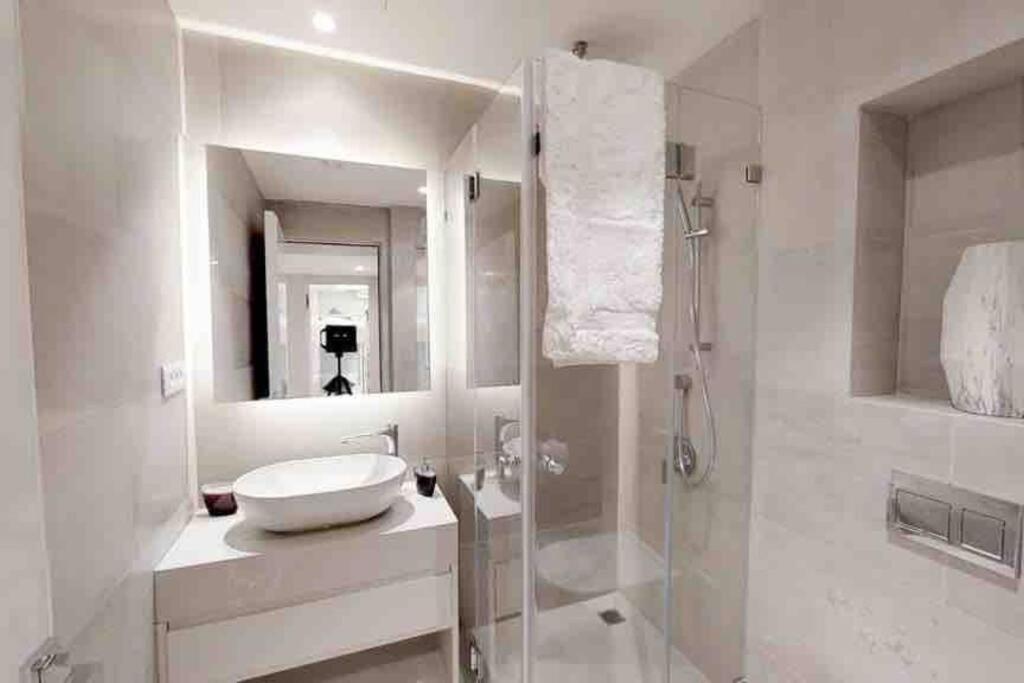 luxury legacy 3bd E view 4
