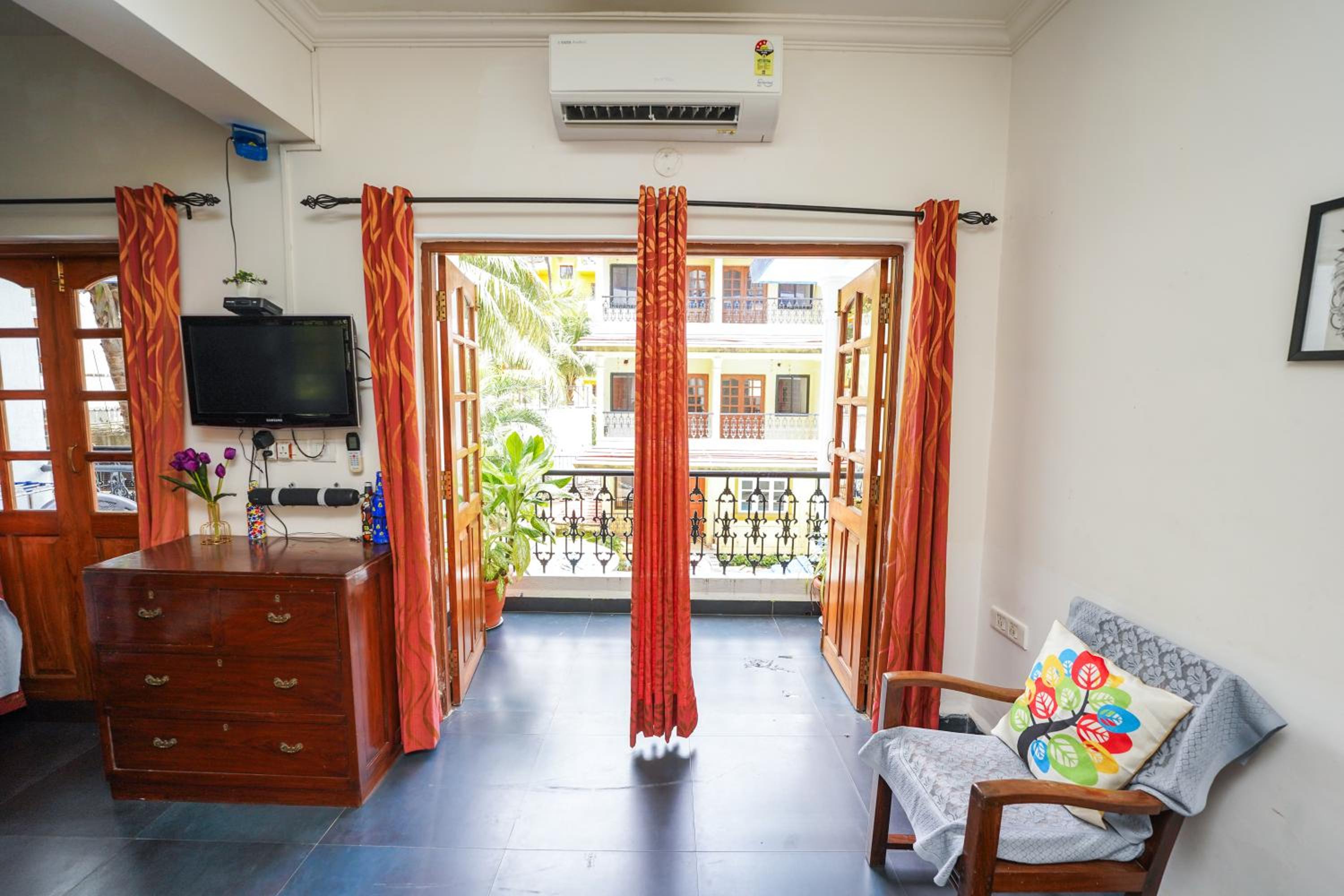 Blue Tide Apartment - First-Party Homestay with Pool View, Near the Beach view 4