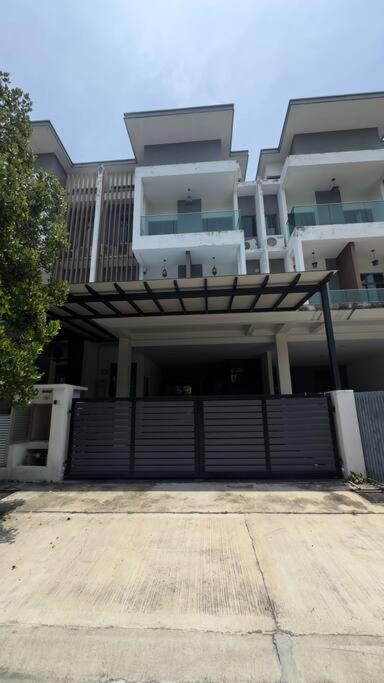 Villa with Private Pool and Jakuzi for 20 pax Netflix photo 8