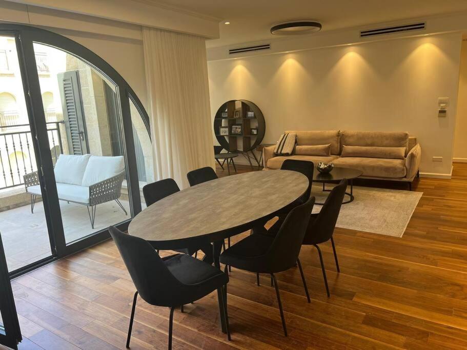 royal 3 bdr e view 2