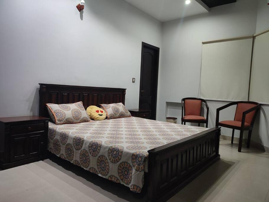 2BR Serviced First Floor Near Expo Center ,Emporium Mall Lahore view 4