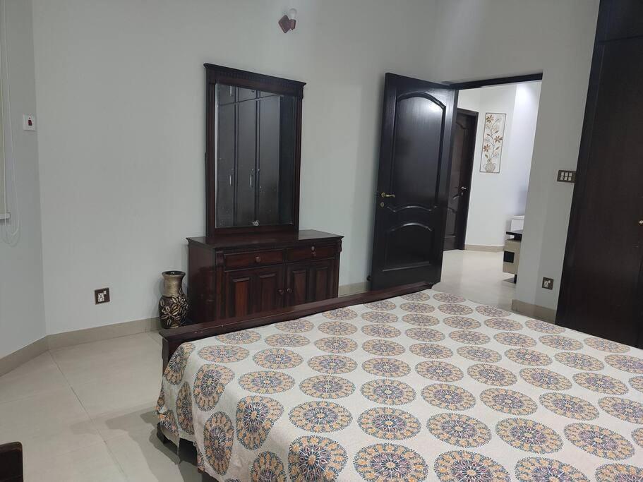 2BR Serviced First Floor Near Expo Center ,Emporium Mall Lahore view 5