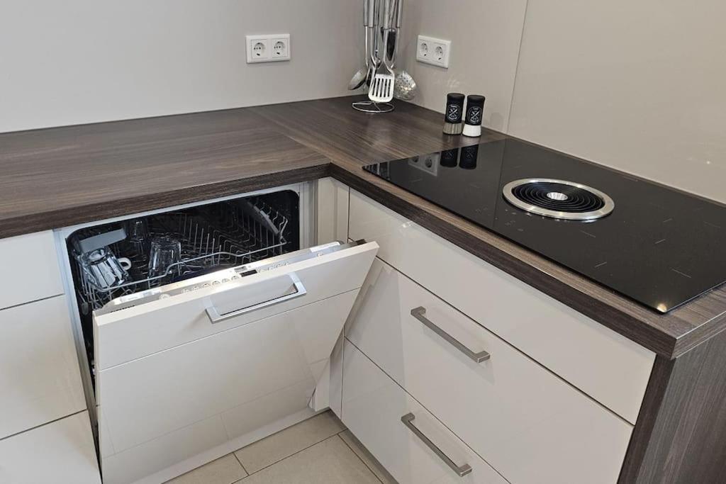 CASA8070 - Exklusive große Maisonette-Wohnung 91 qm für Familien, Gruppen, Geschäftsreisende, inklusive Parkplatz, WLAN, Kaffee und Tee, voll ausgestattet 