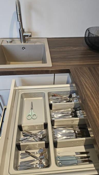 CASA8070 - Exklusive große Maisonette-Wohnung 91 qm für Familien, Gruppen, Geschäftsreisende, inklusive Parkplatz, WLAN, Kaffee und Tee, voll ausgestattet 