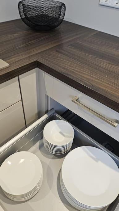 CASA8070 - Exklusive große Maisonette-Wohnung 91 qm für Familien, Gruppen, Geschäftsreisende, inklusive Parkplatz, WLAN, Kaffee und Tee, voll ausgestattet 
