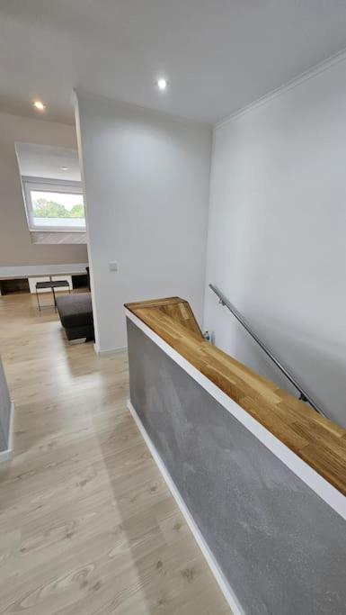 CASA8070 - Exklusive große Maisonette-Wohnung 91 qm für Familien, Gruppen, Geschäftsreisende, inklusive Parkplatz, WLAN, Kaffee und Tee, voll ausgestattet 