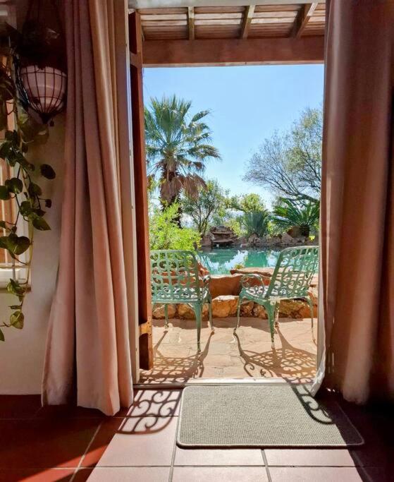 Hotel Tuscan Farmhouse near Franschhoek - Image 1