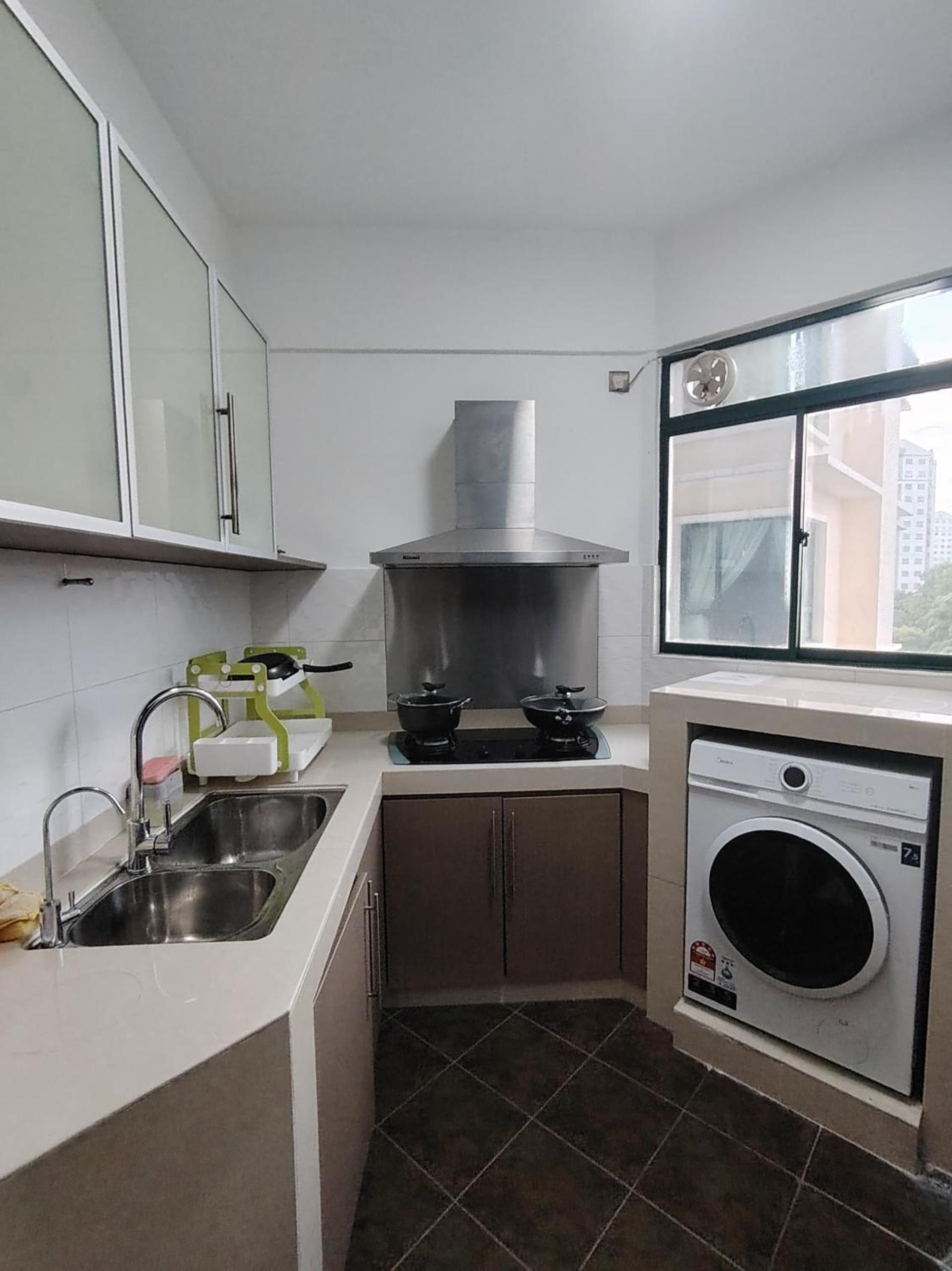 Cozy Desa ParkCity 2 Bedroom Highspeed WiFi with Pool