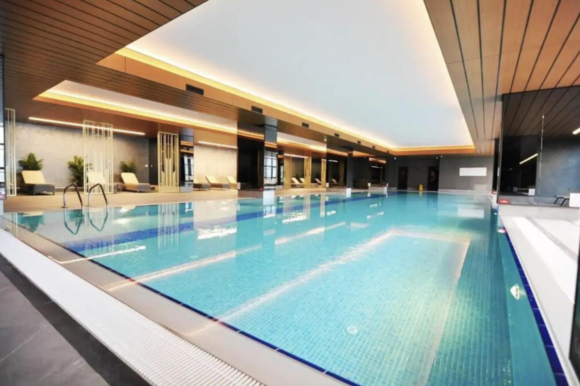 Elegant 1BD Terrace Gem PoolParking! #344