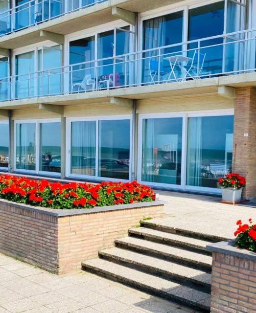 Osean by BLOSS luxe appartement met frontaal zeezicht, binnenzwembad en parking