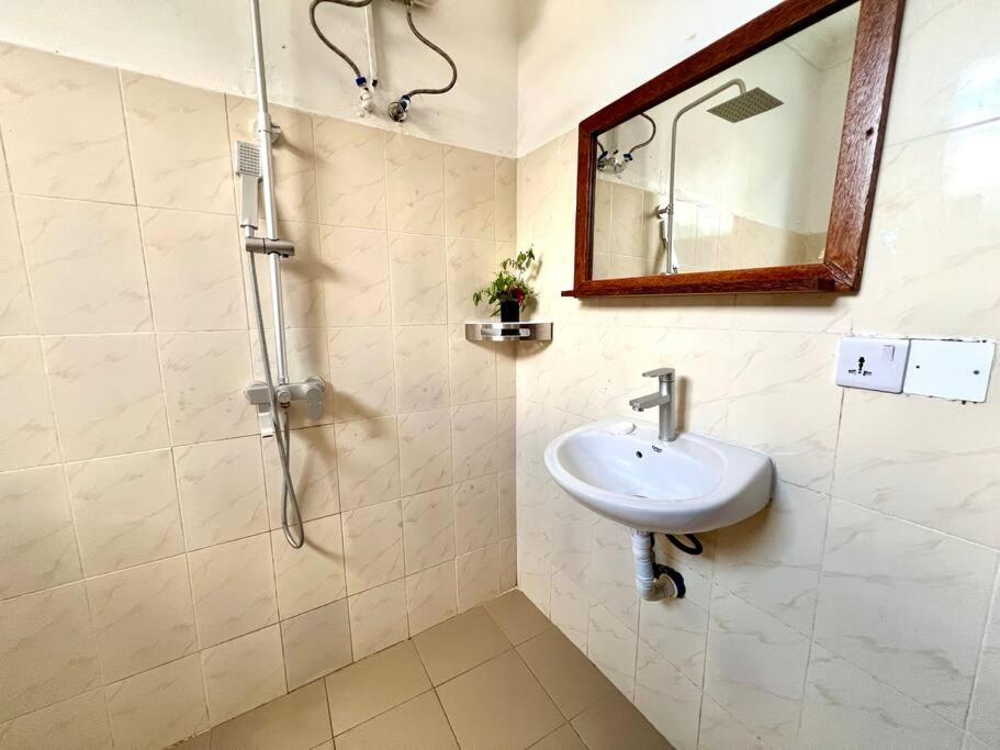 Stylish 2 Bedroom Apt - 1min walk to the Indian Ocean view 5