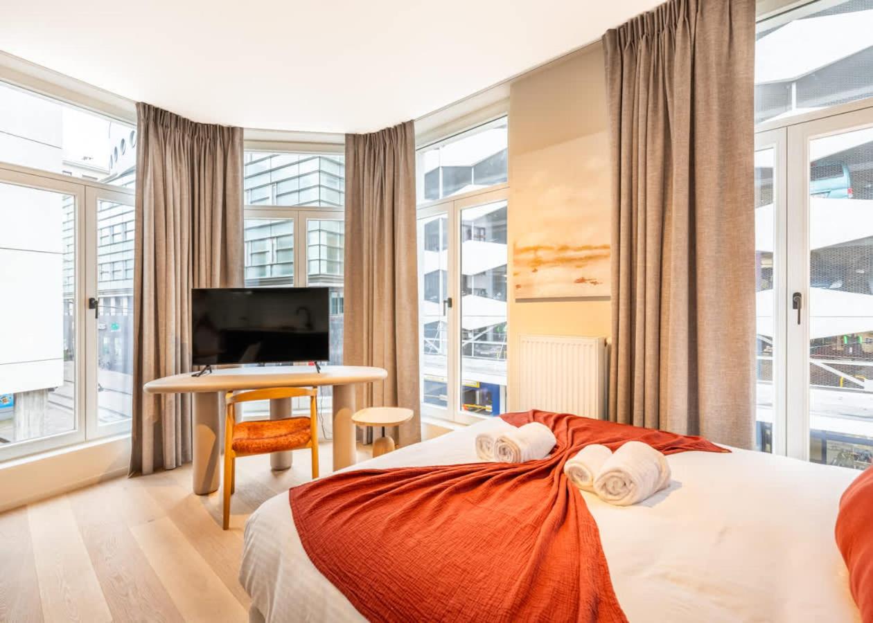 Stylish Modern Studio with Views