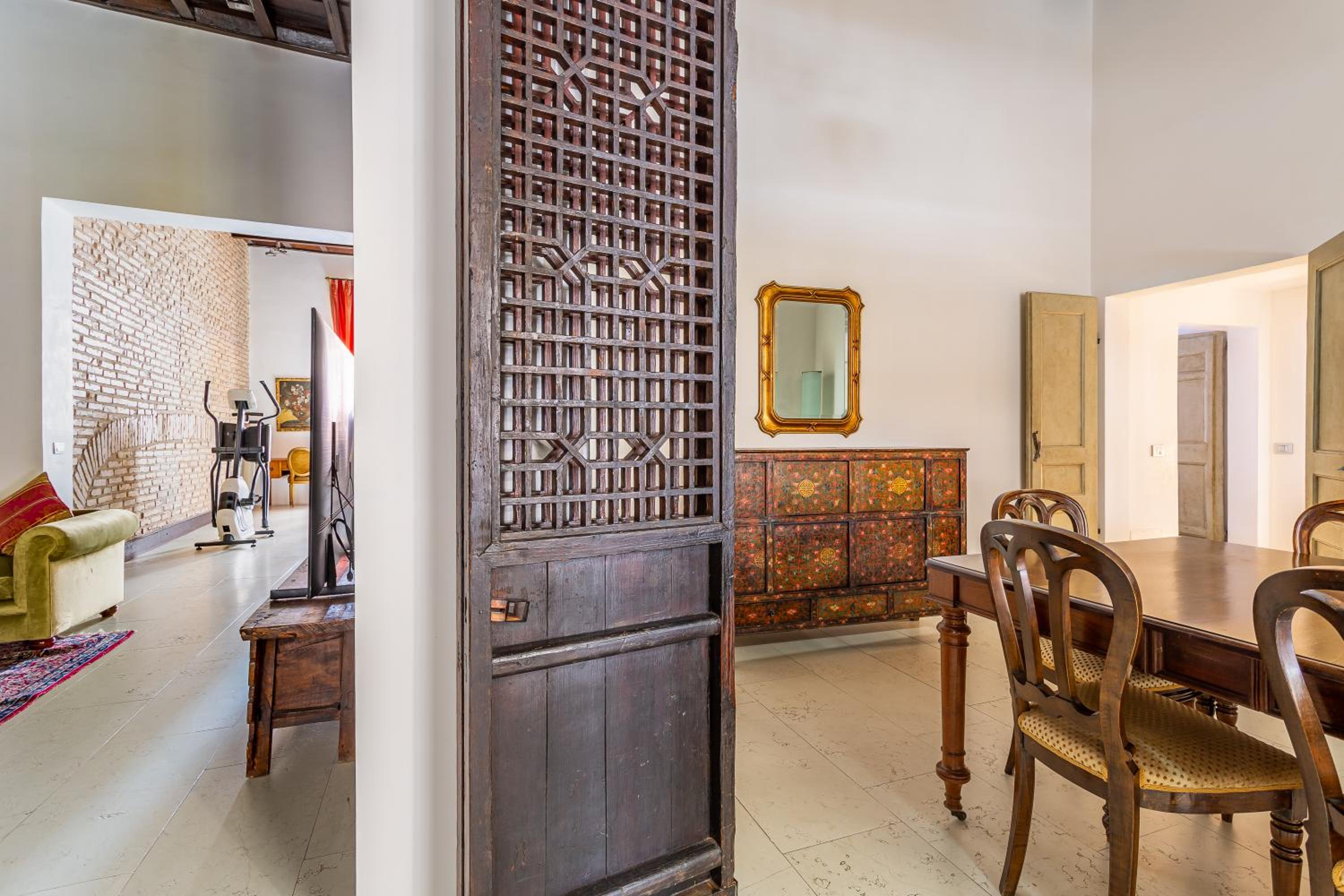 iFlat Pantheon Elegant 3-bedroom Apartment