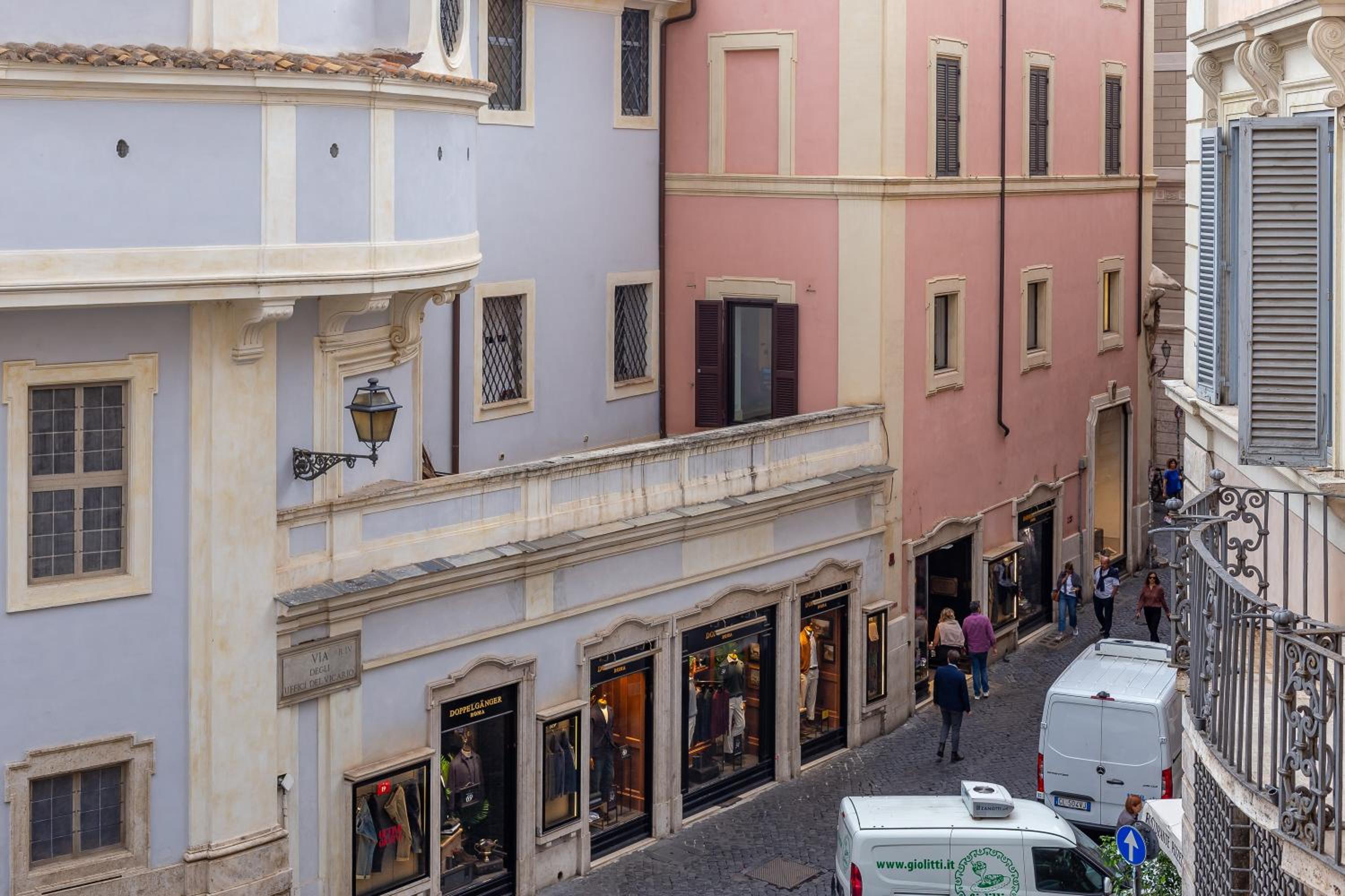 iFlat Pantheon Elegant 3-bedroom Apartment