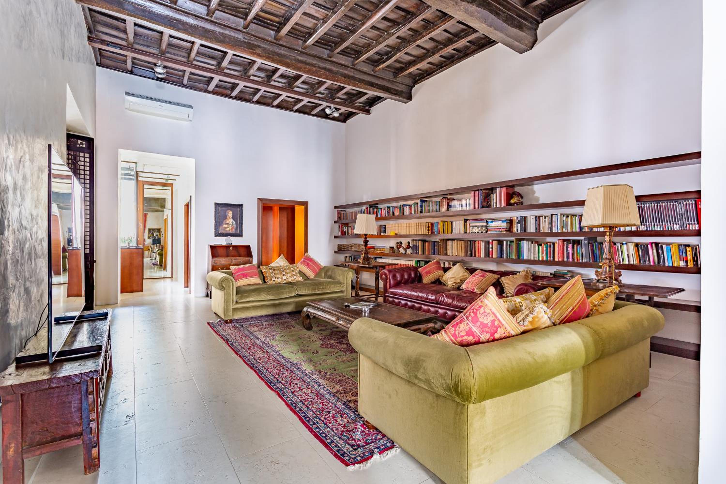 iFlat Pantheon Elegant 3-bedroom Apartment