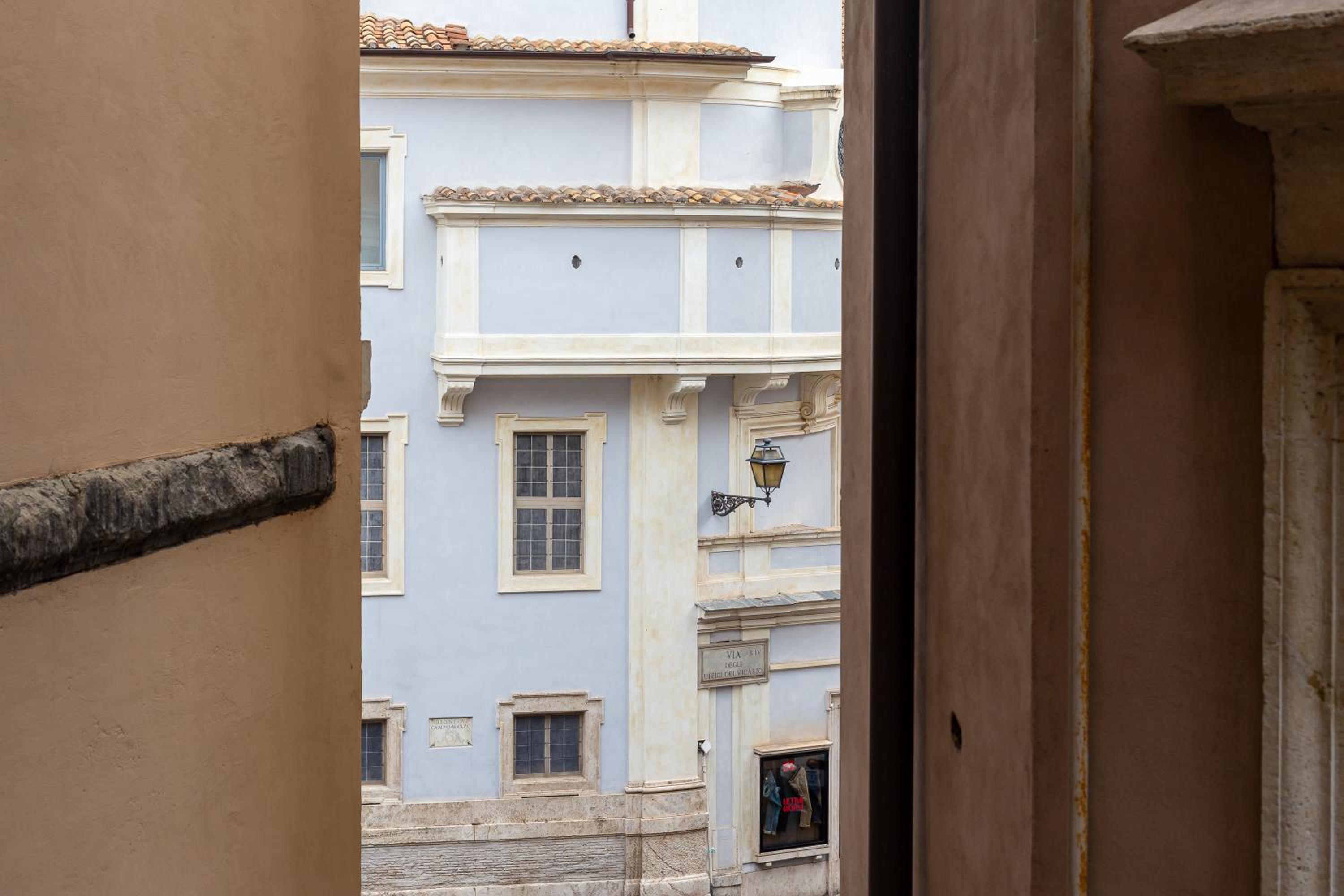 iFlat Pantheon Elegant 3-bedroom Apartment