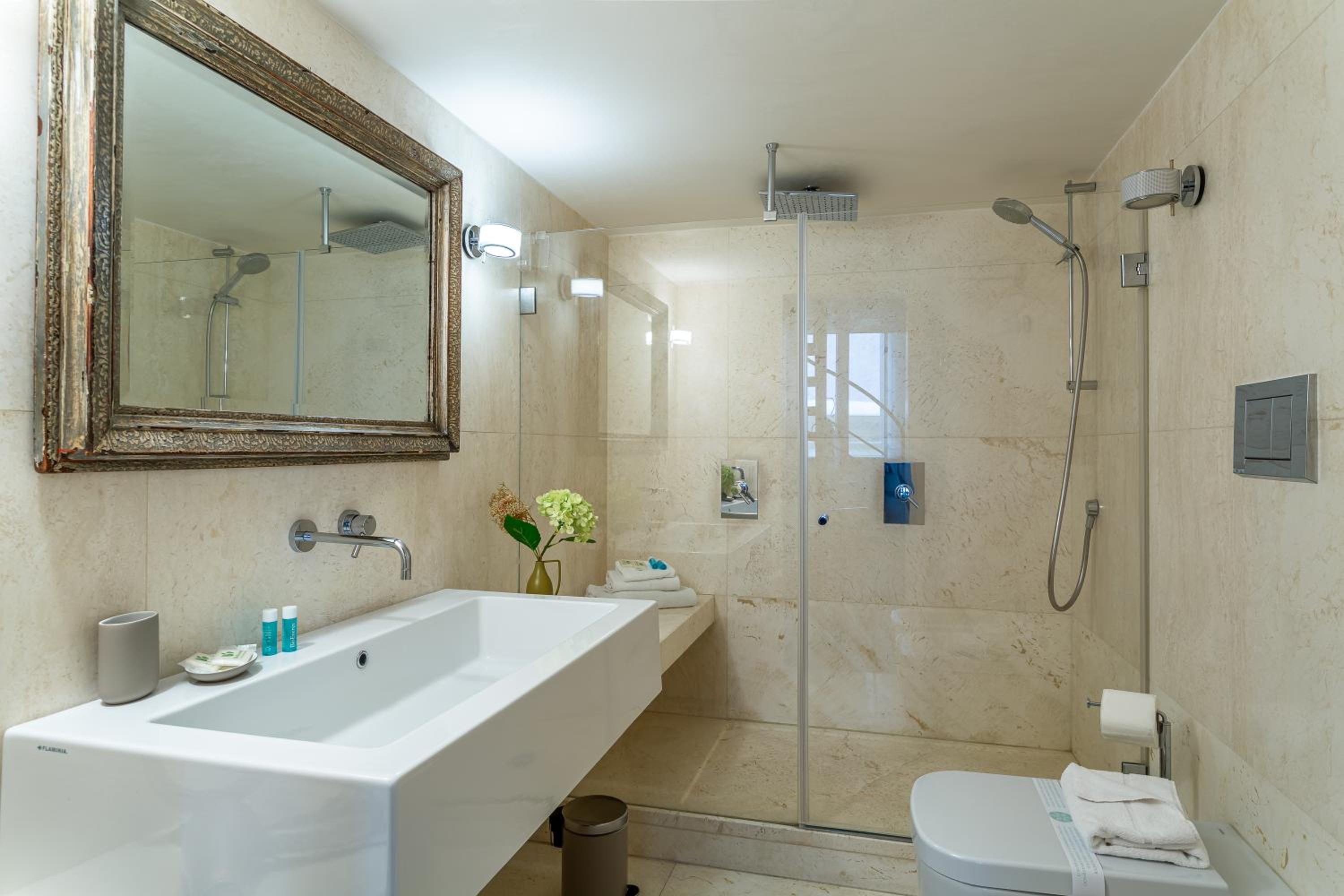 iFlat Pantheon Elegant 3-bedroom Apartment