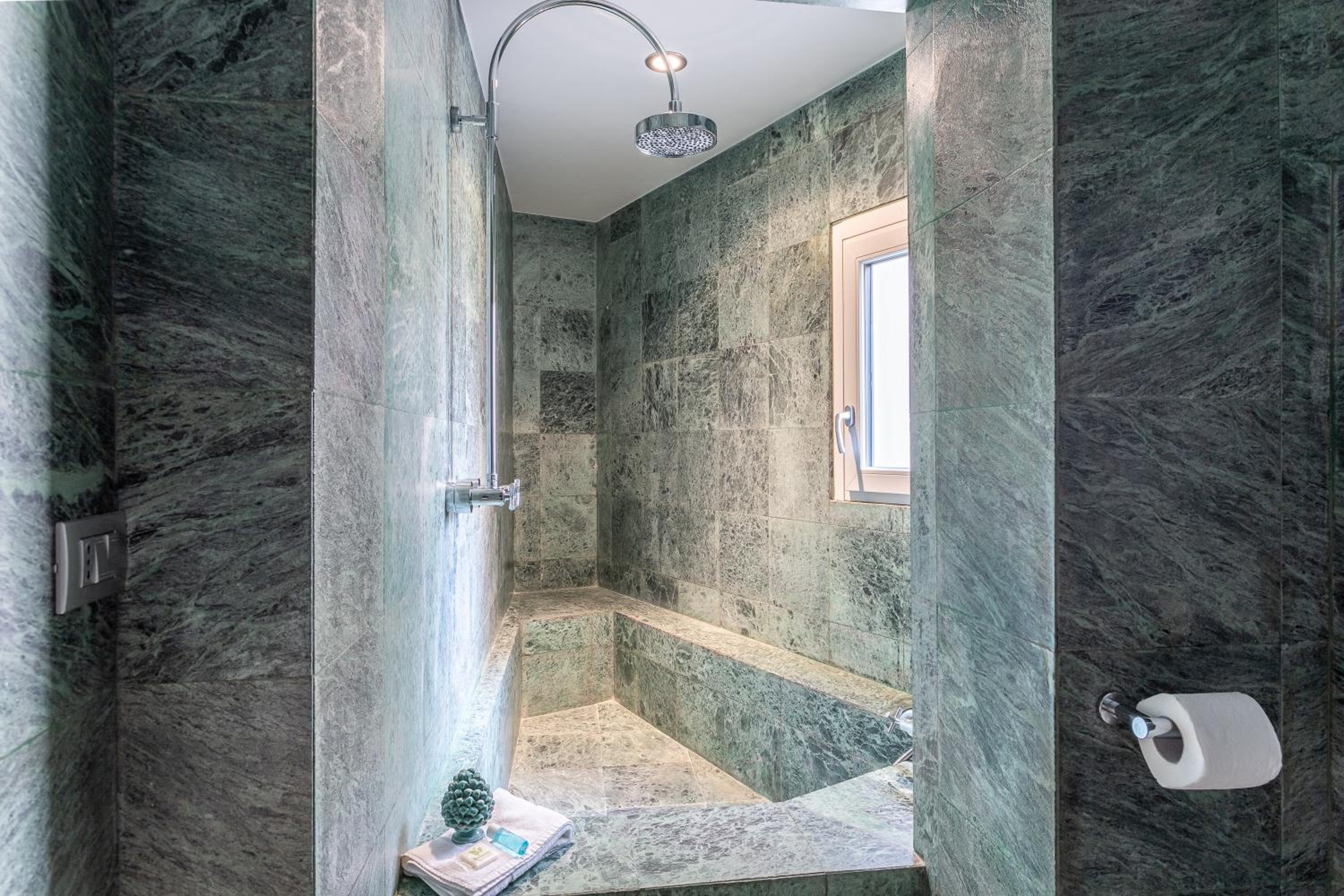 iFlat Pantheon Elegant 3-bedroom Apartment