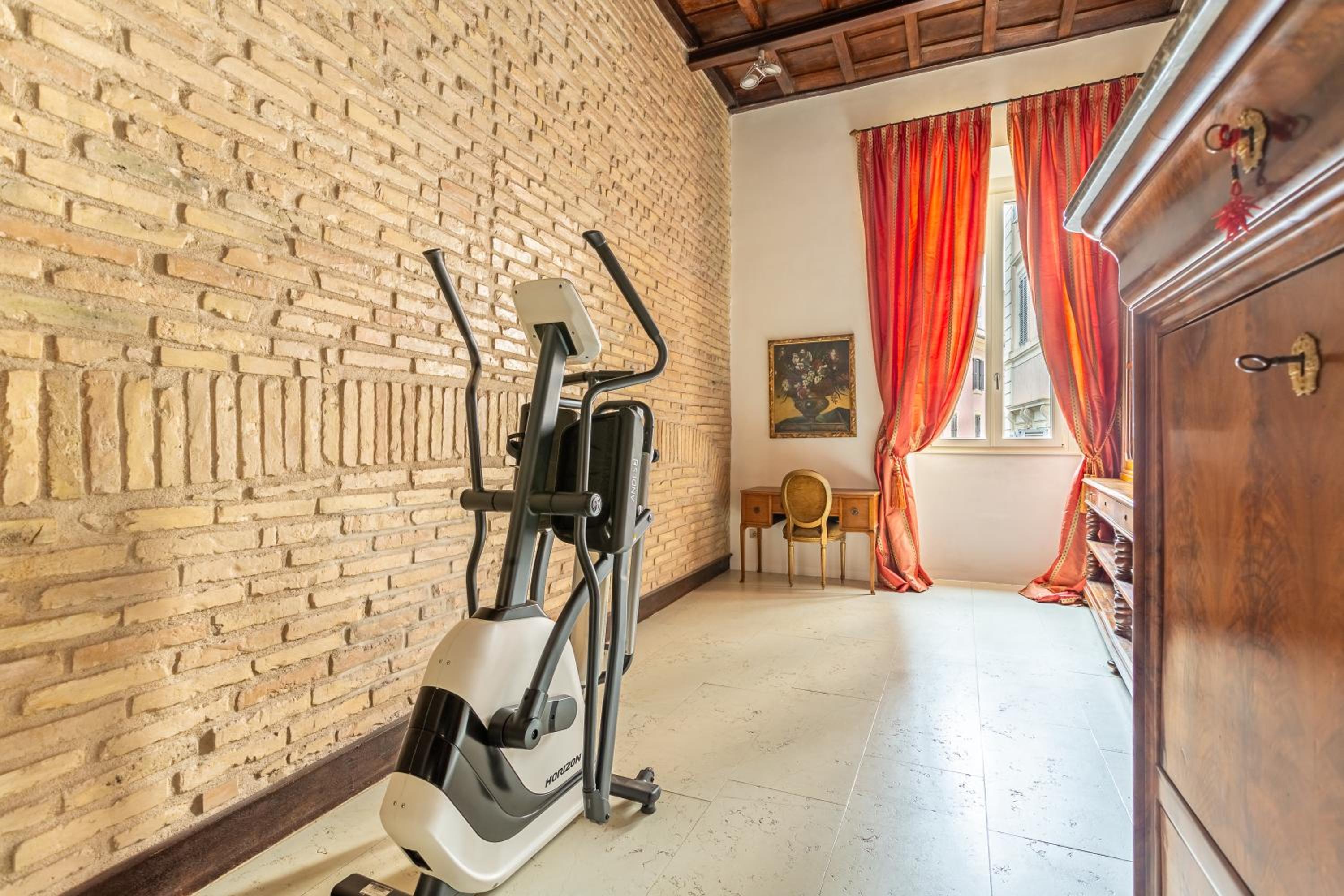 iFlat Pantheon Elegant 3-bedroom Apartment
