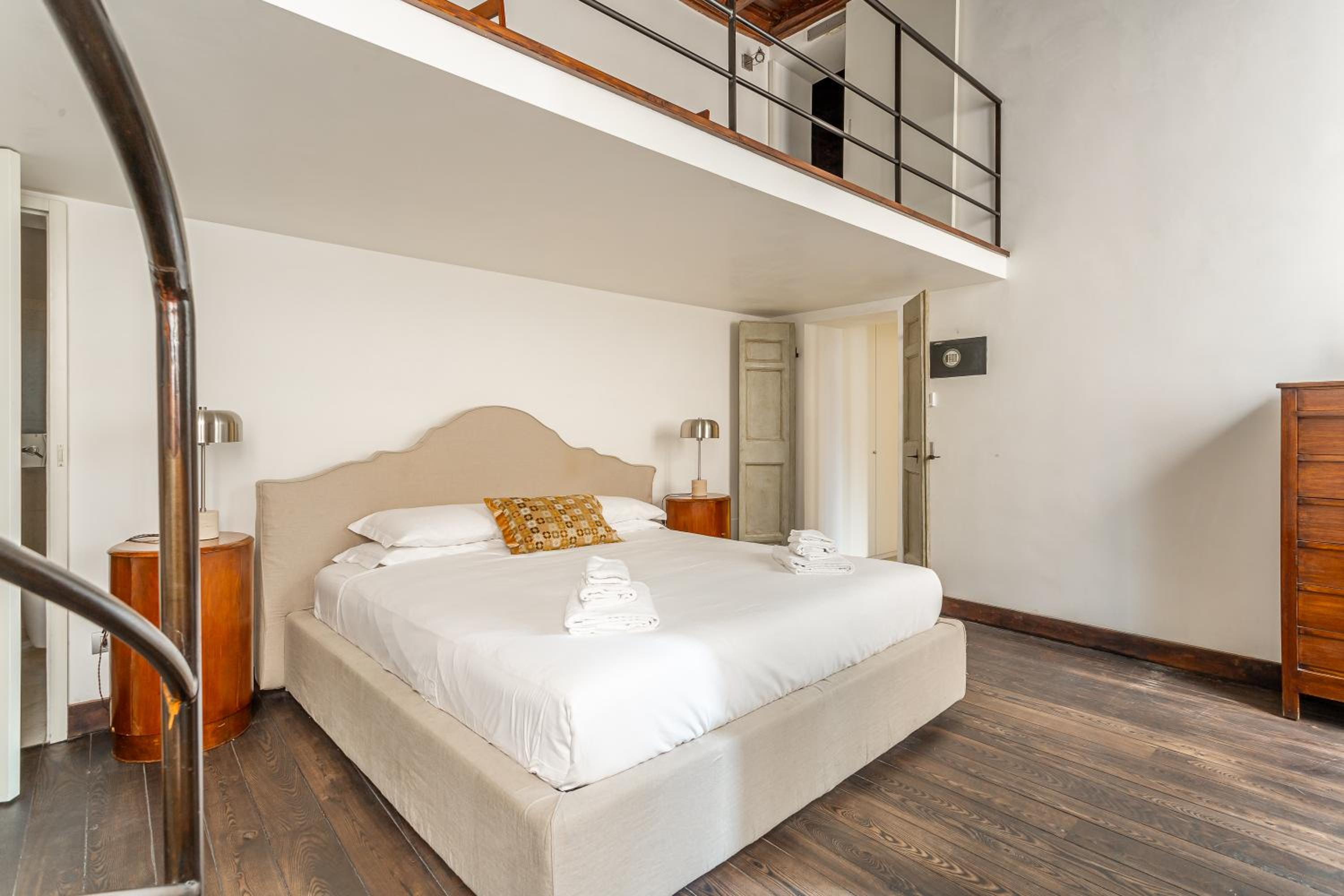 iFlat Pantheon Elegant 3-bedroom Apartment