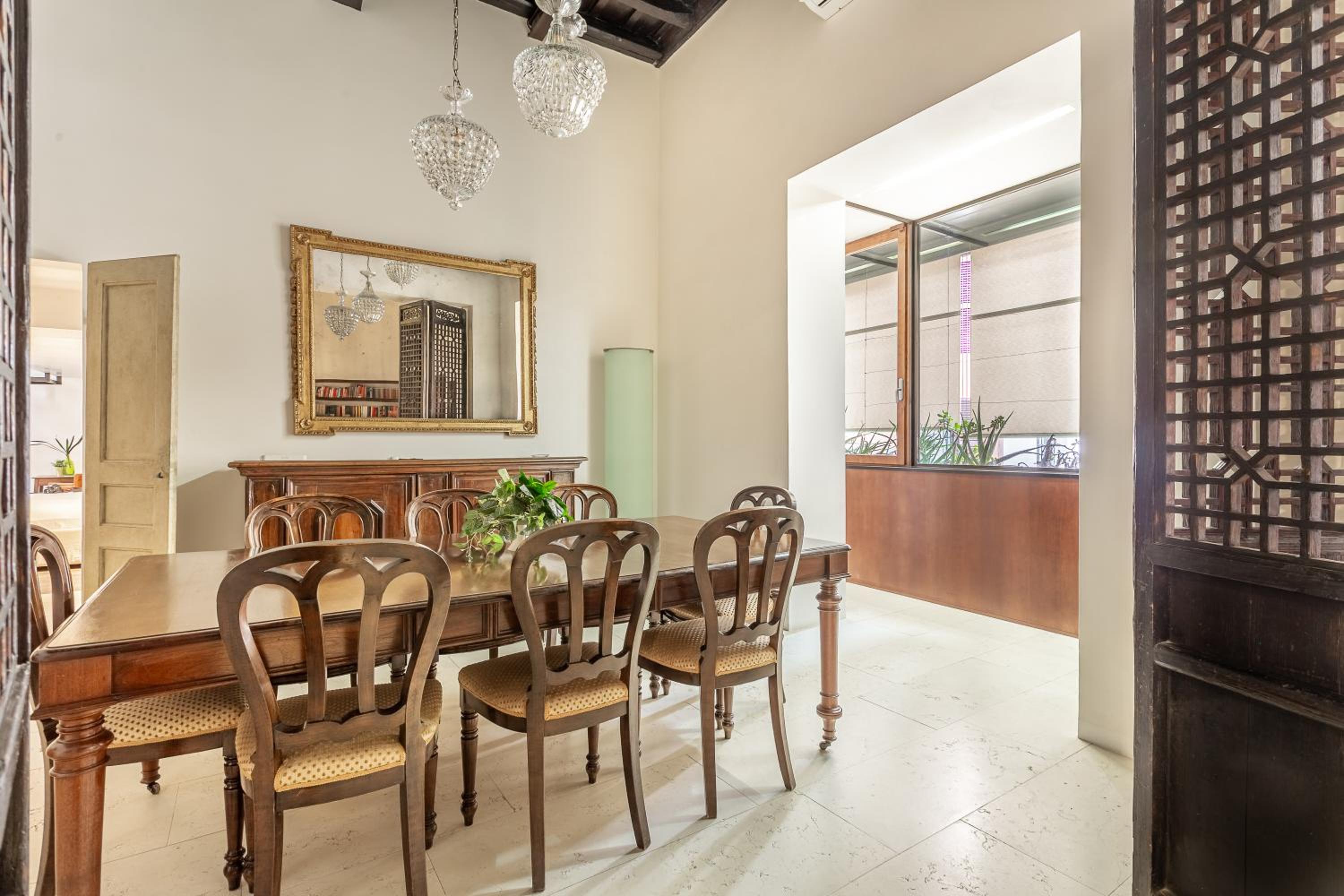iFlat Pantheon Elegant 3-bedroom Apartment