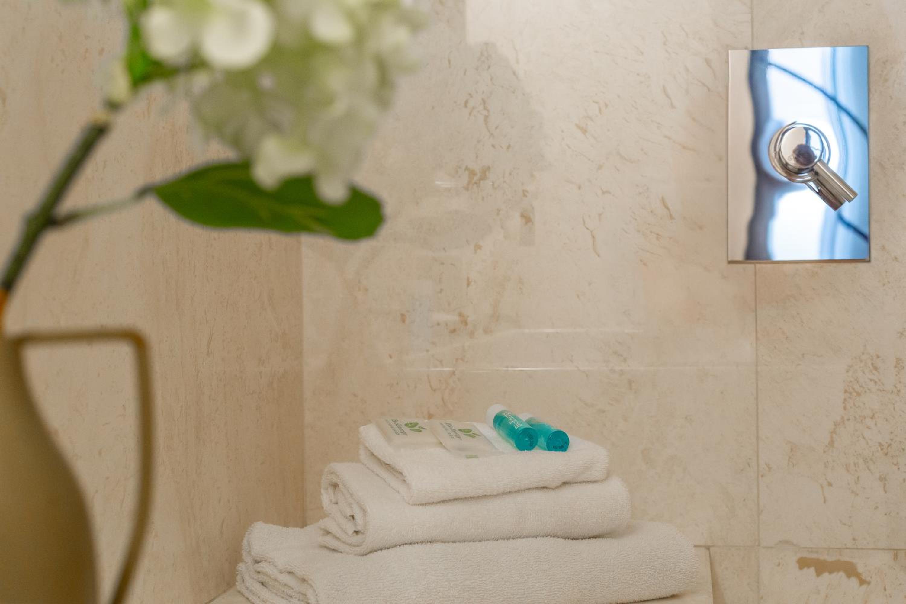 iFlat Pantheon Elegant 3-bedroom Apartment