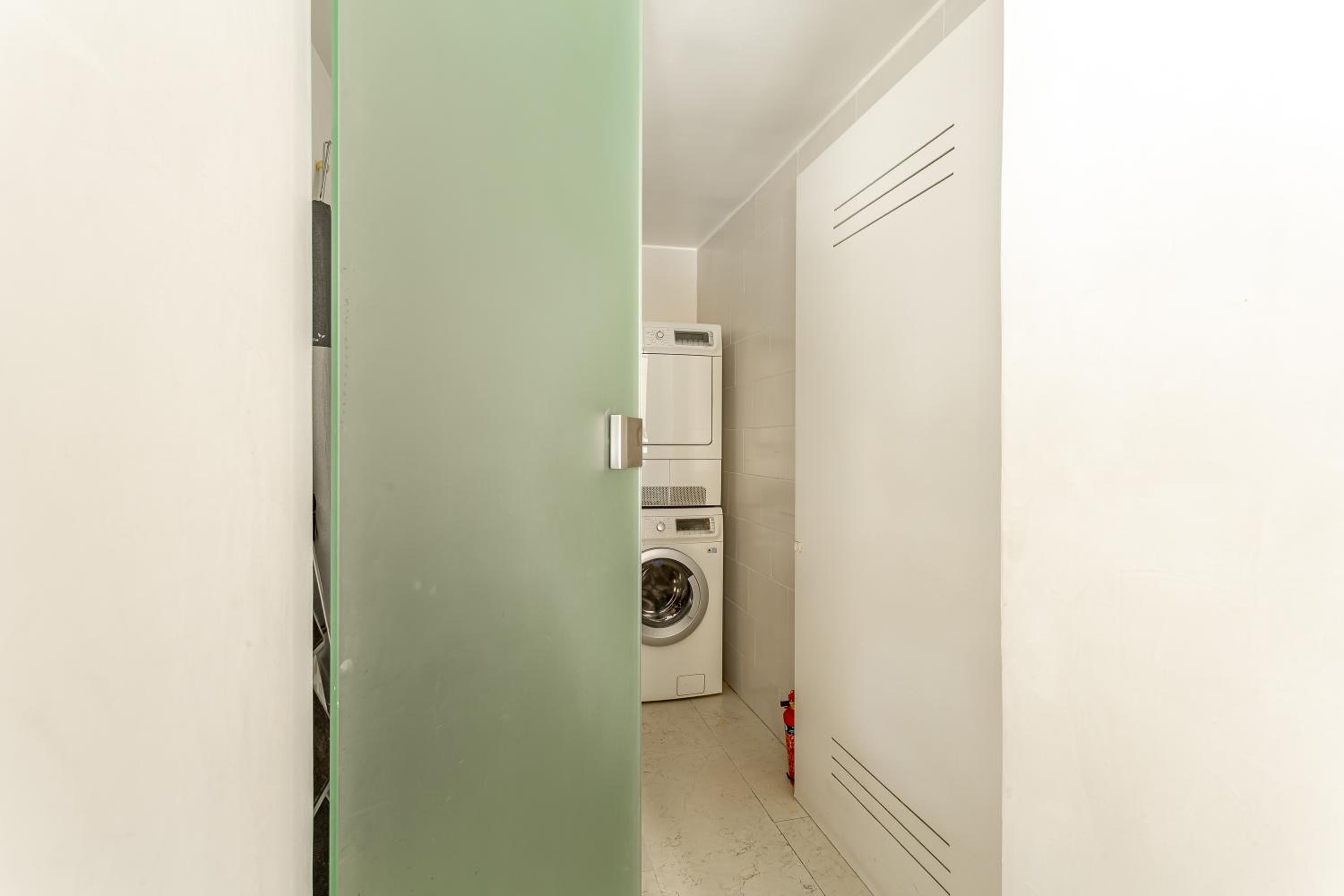 iFlat Pantheon Elegant 3-bedroom Apartment