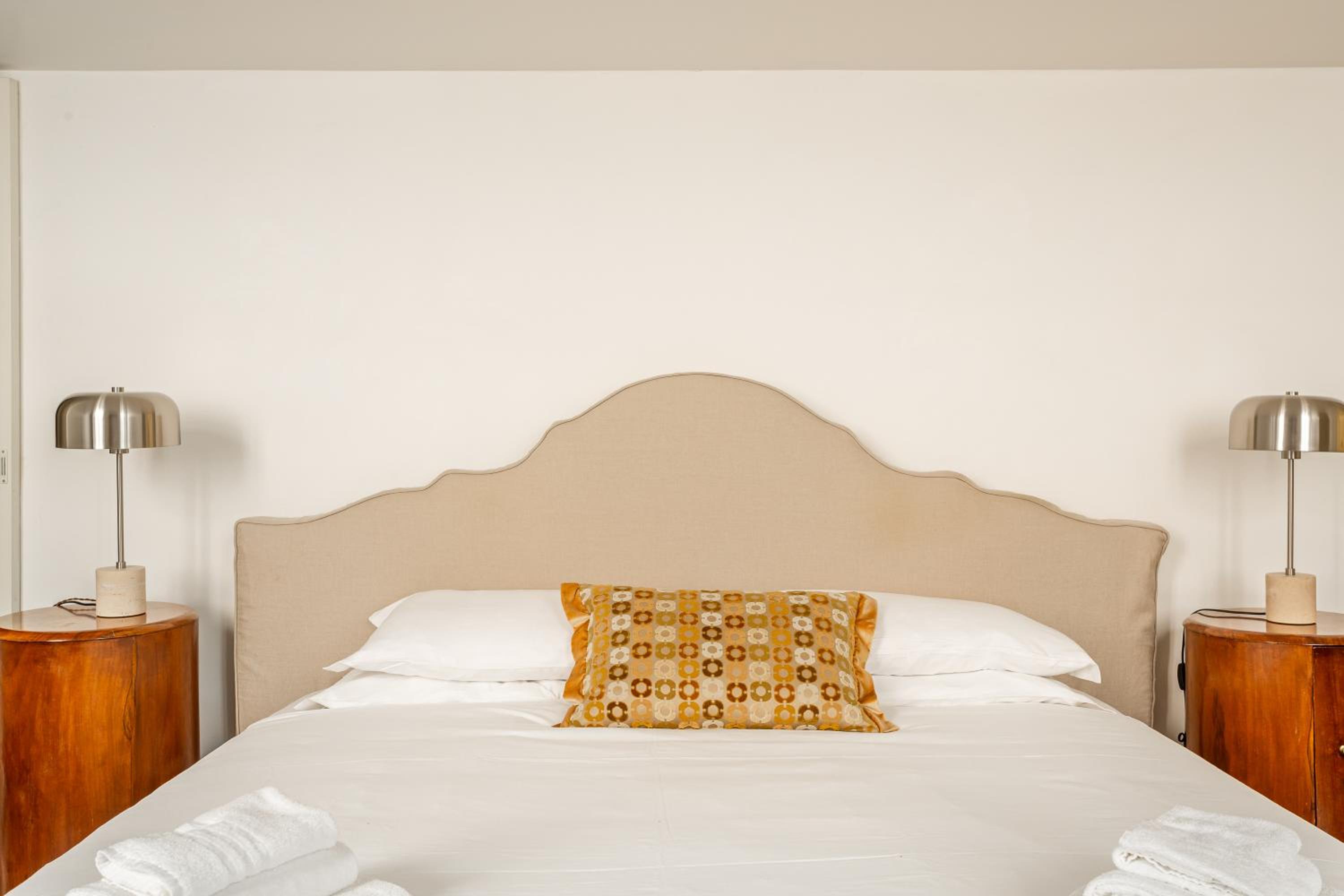 iFlat Pantheon Elegant 3-bedroom Apartment
