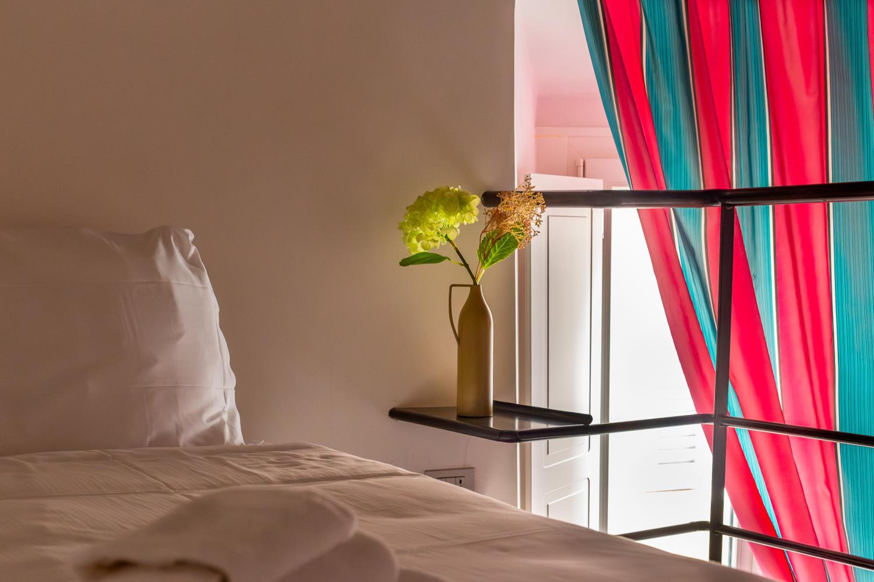 iFlat Pantheon Elegant 3-bedroom Apartment