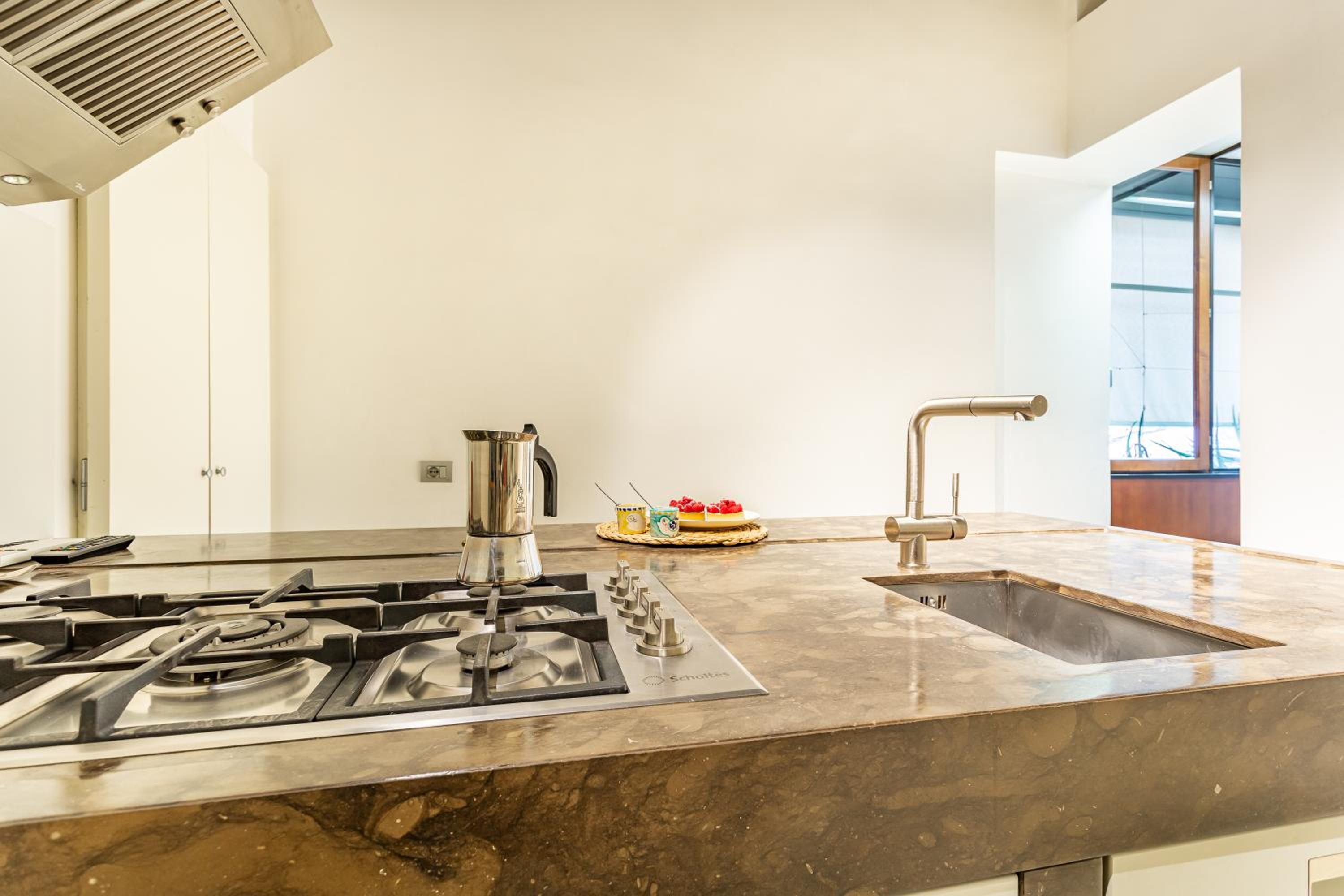 iFlat Pantheon Elegant 3-bedroom Apartment