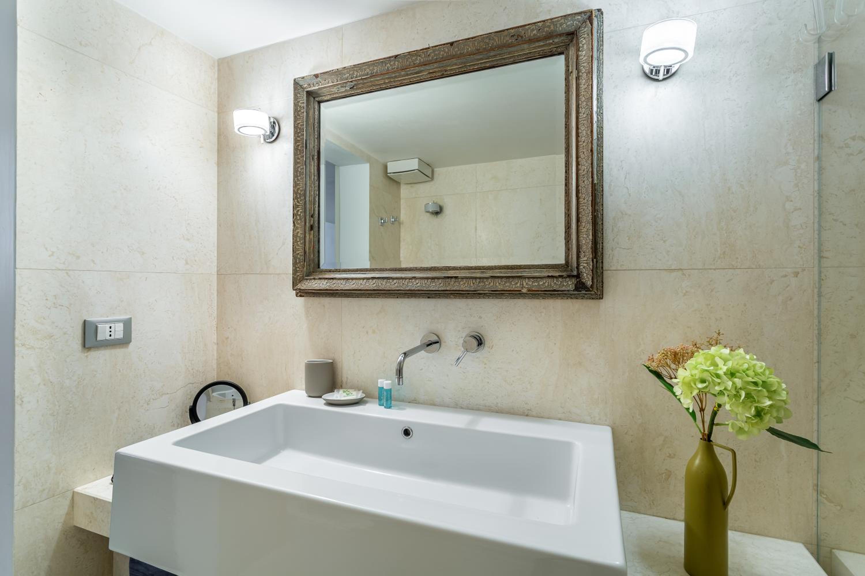 iFlat Pantheon Elegant 3-bedroom Apartment