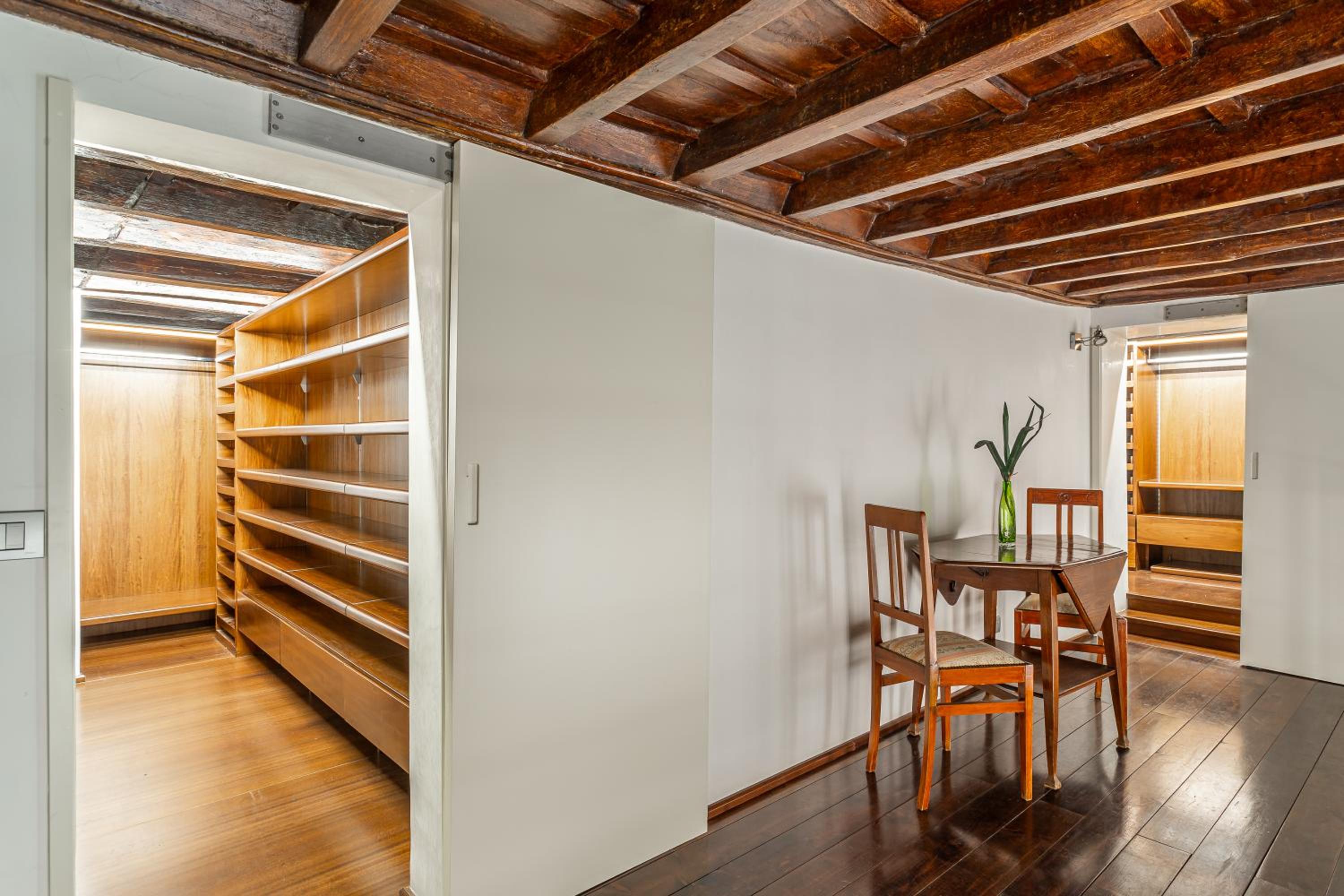 iFlat Pantheon Elegant 3-bedroom Apartment