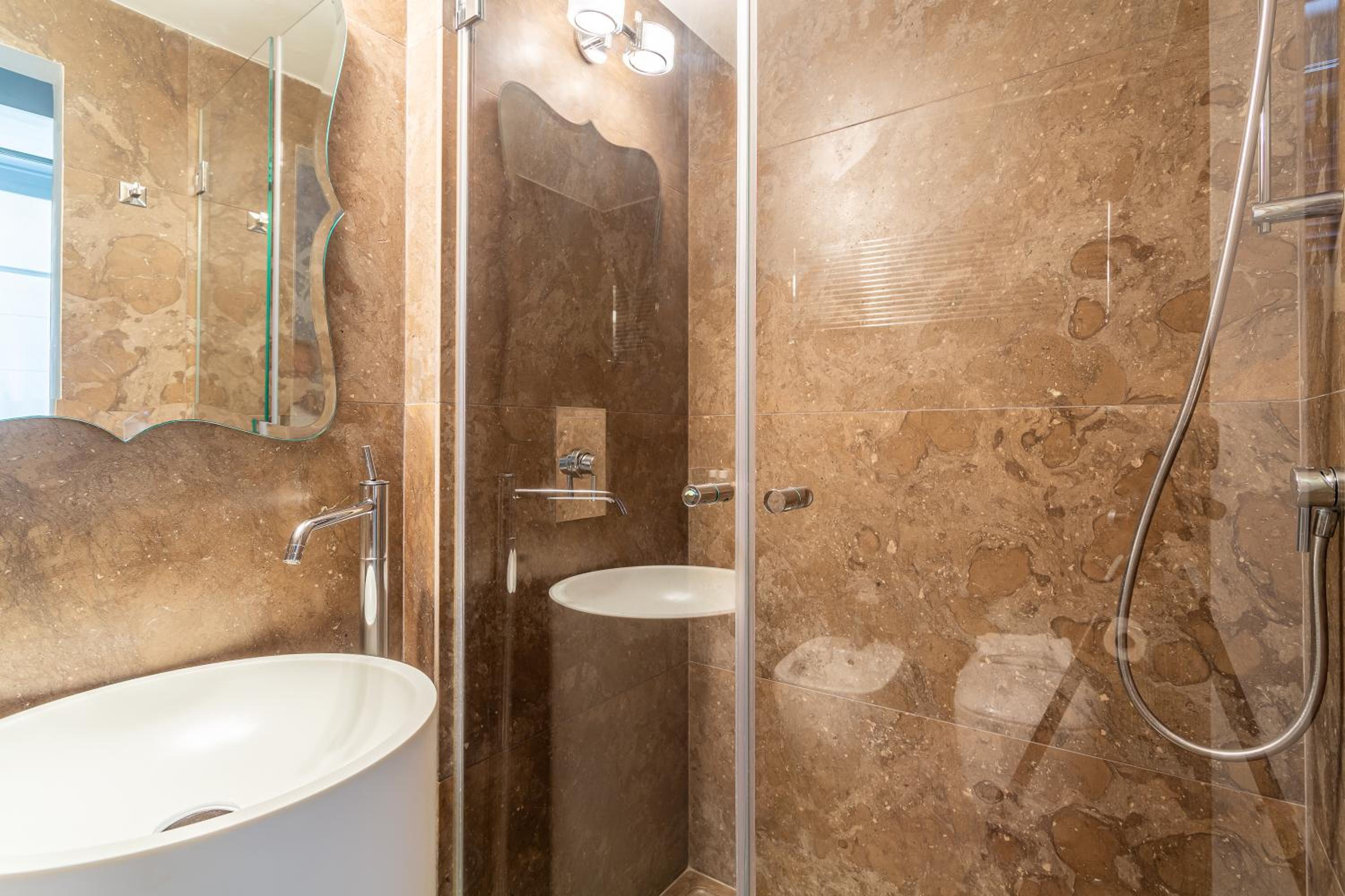 iFlat Pantheon Elegant 3-bedroom Apartment