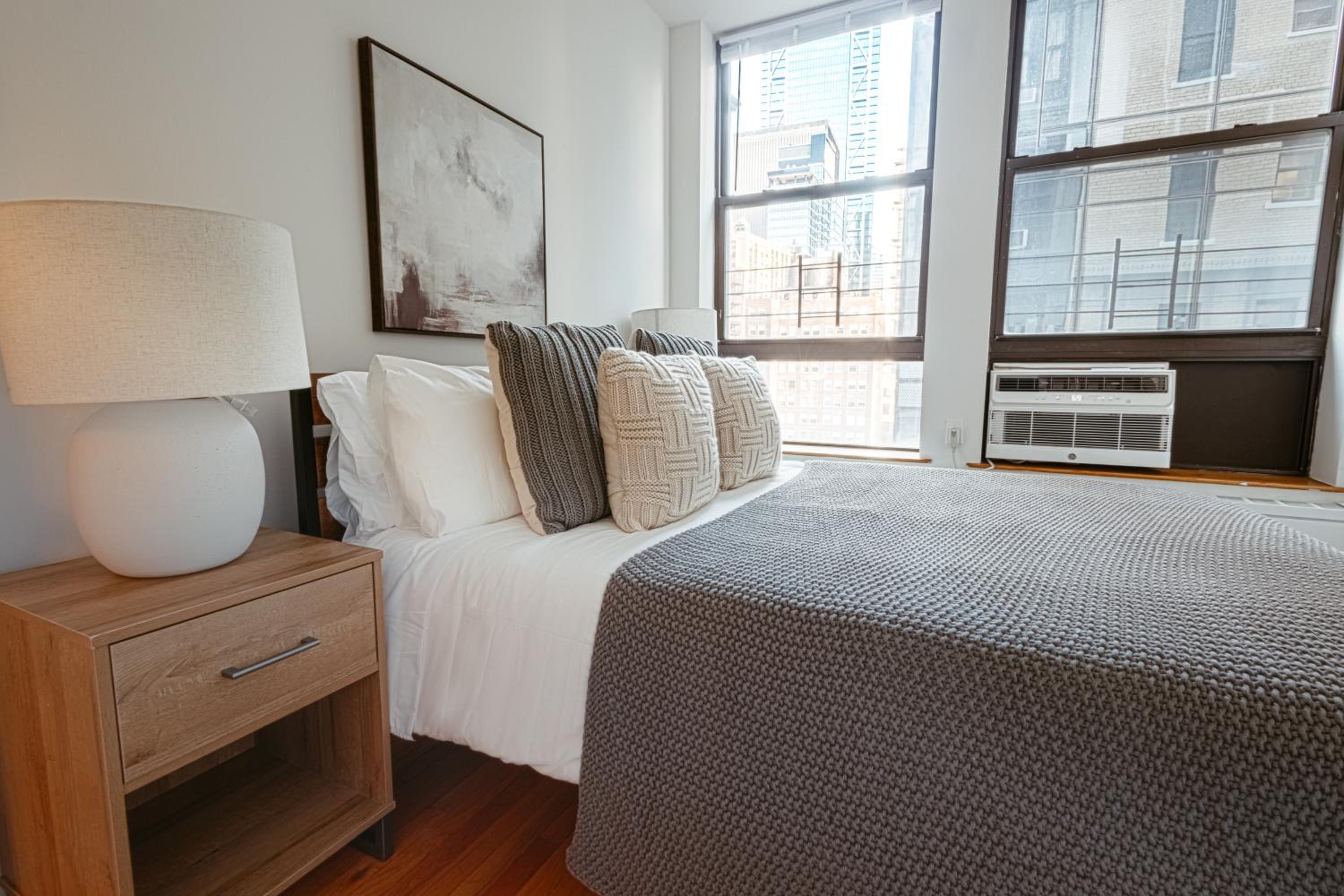 Spacious & Charmy 3BDR & 1 BTH Downtown Manhattan