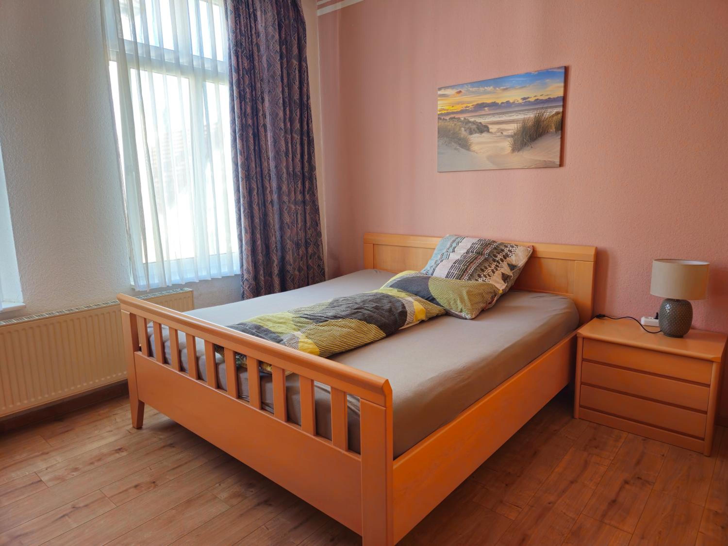 135qm 4 Zimmer Ferienwohnung in Stadtnähe, Wintergarten Parkplatz