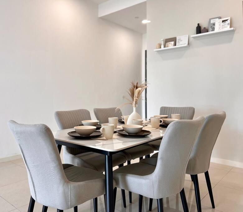 3BR-Mocha-Paradigm Residence by Guesthouse-6-8Pax