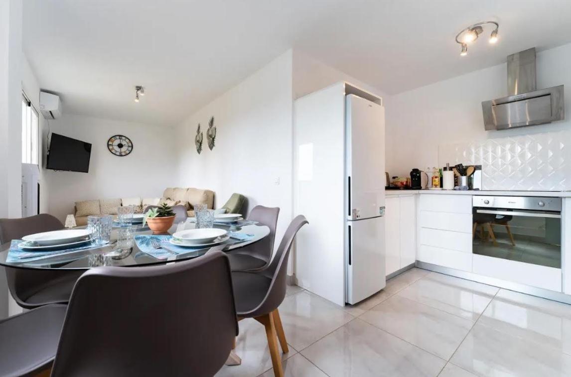 Villa Vista Verde -Sea views -3 Bedrooms -Heated Pool view 3
