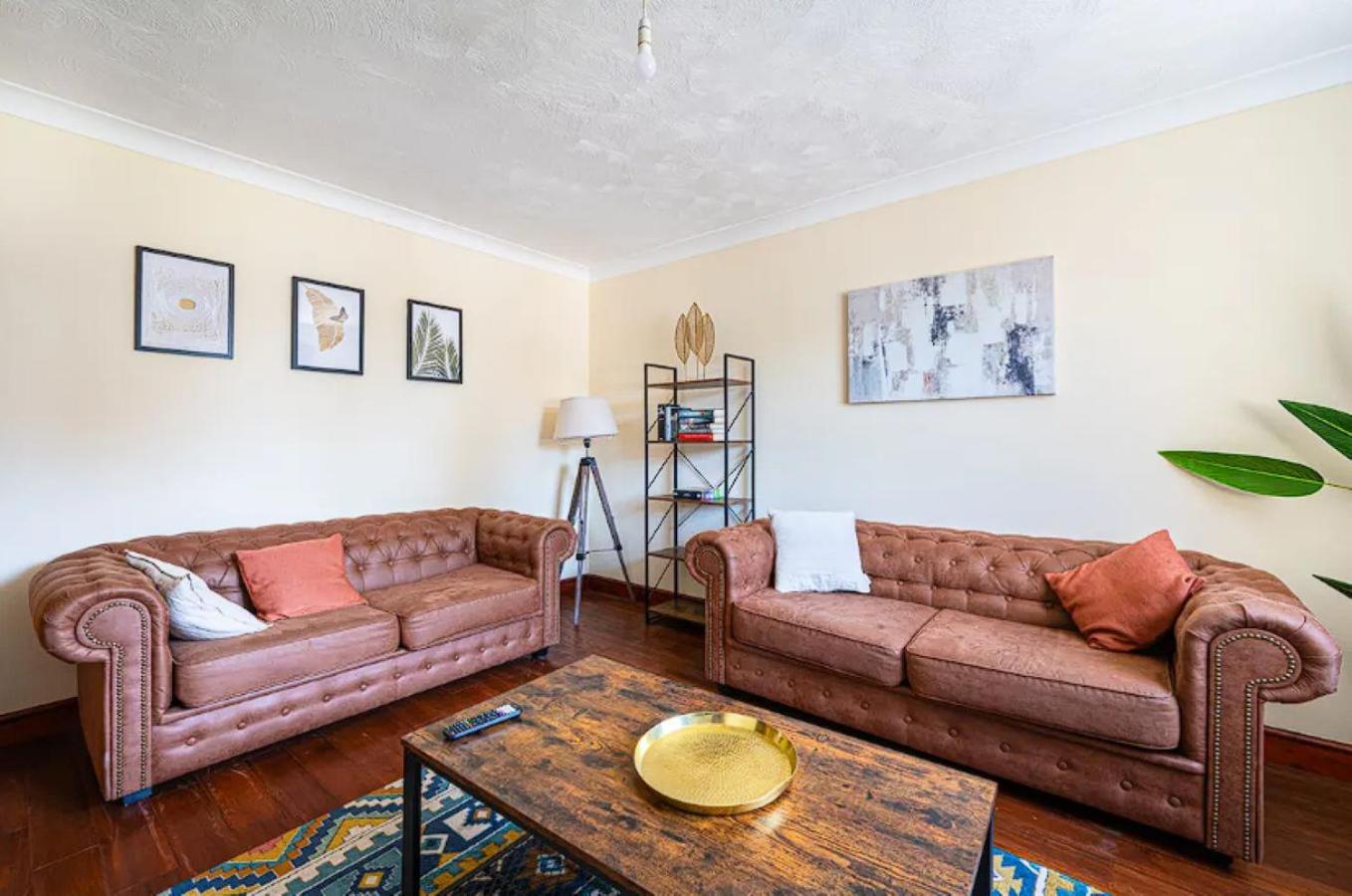 Spacious & Elegant 3BR Home Near Ipswich City Centre view 2