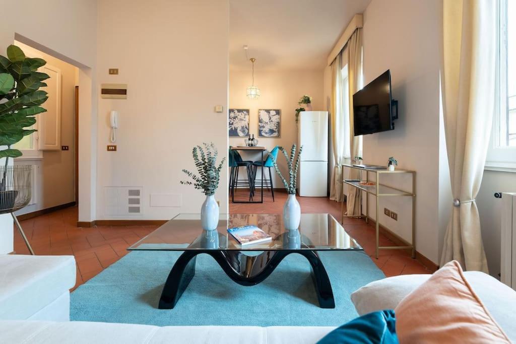 Via Panzani 16, 4th Floor - Patrizia - Bright apartment 300m from Duomo and Train station