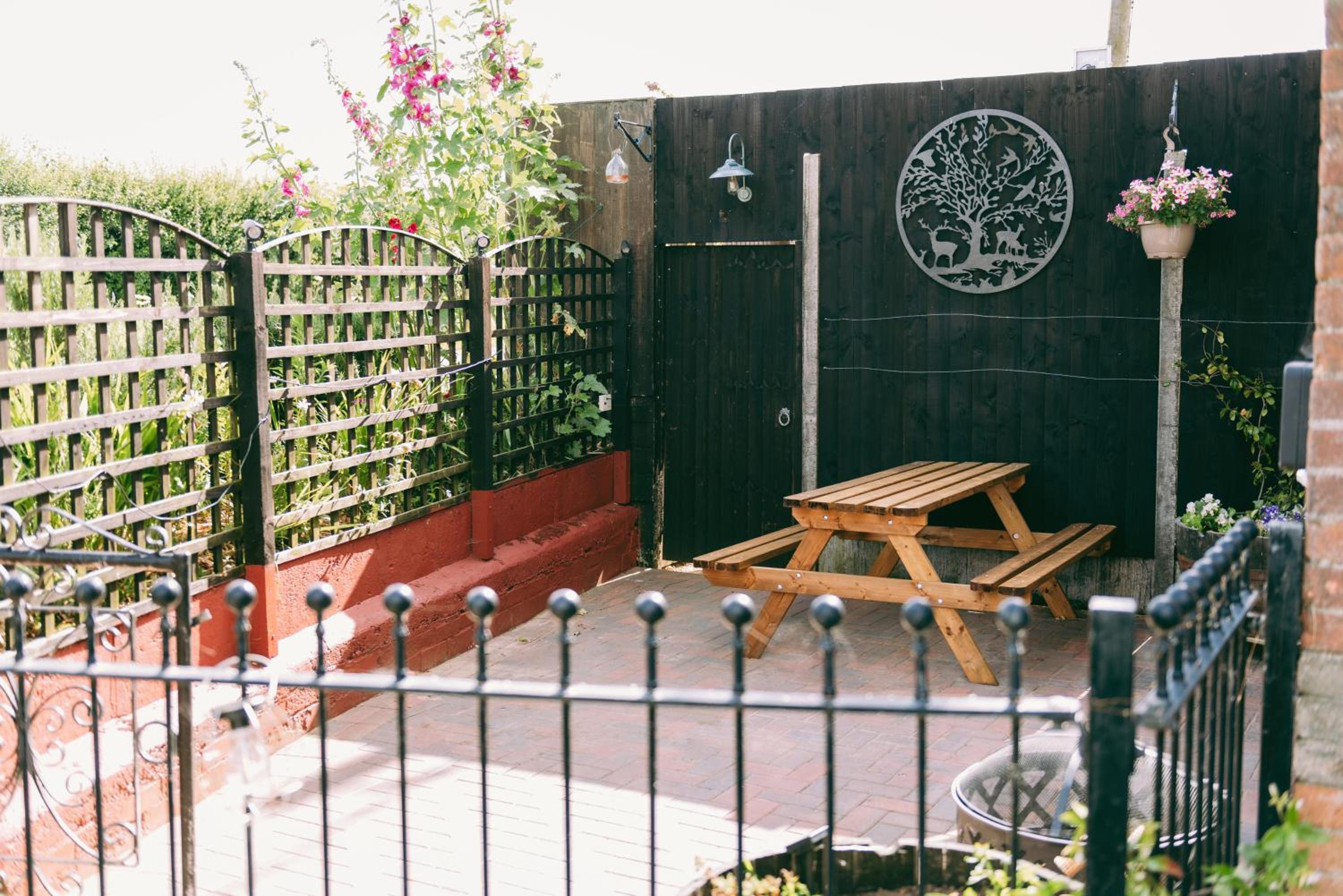 1 Bed Sleeps 2 Free Parking Pets Welcome