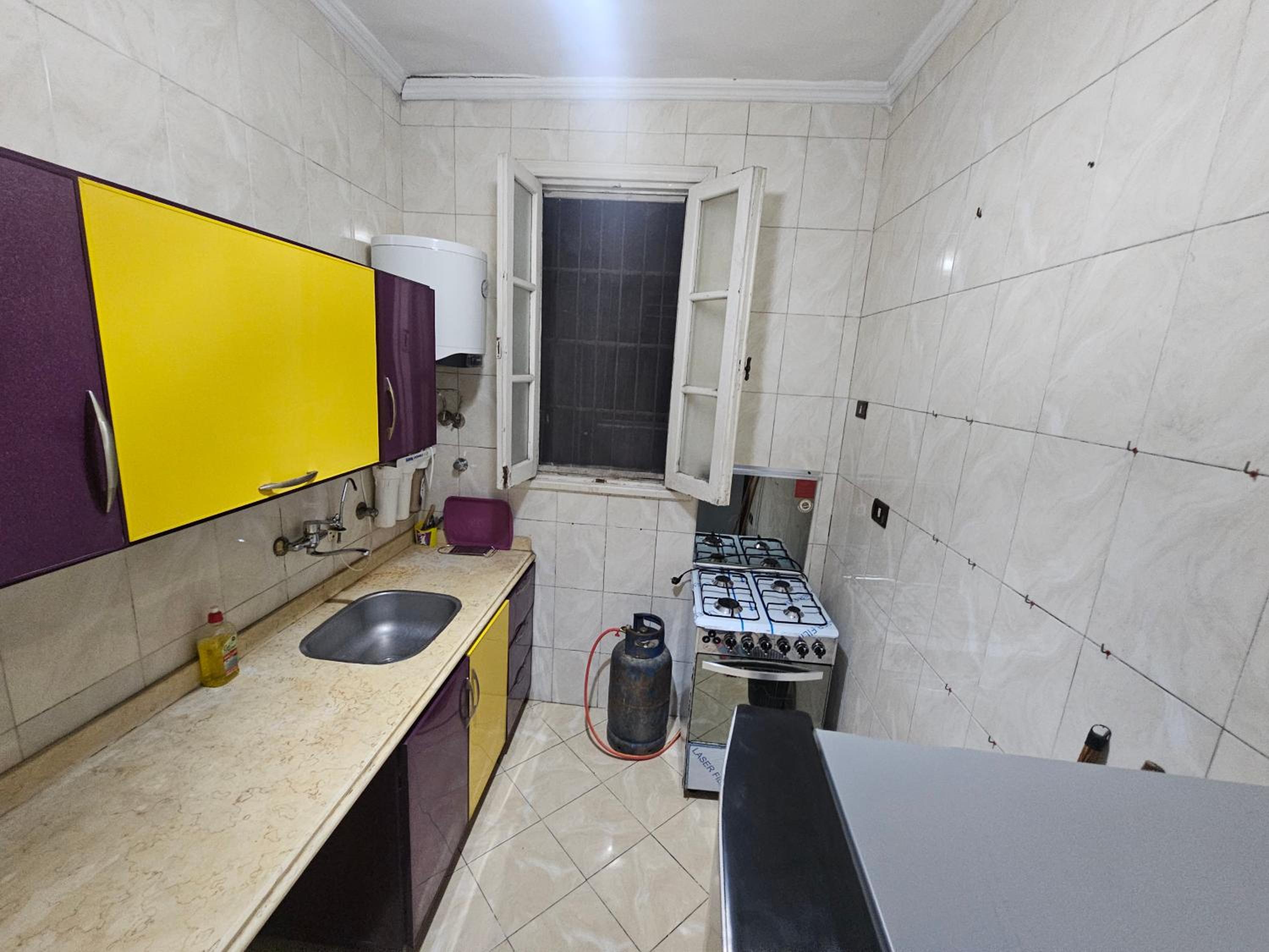 Downtown simple apartment - families only