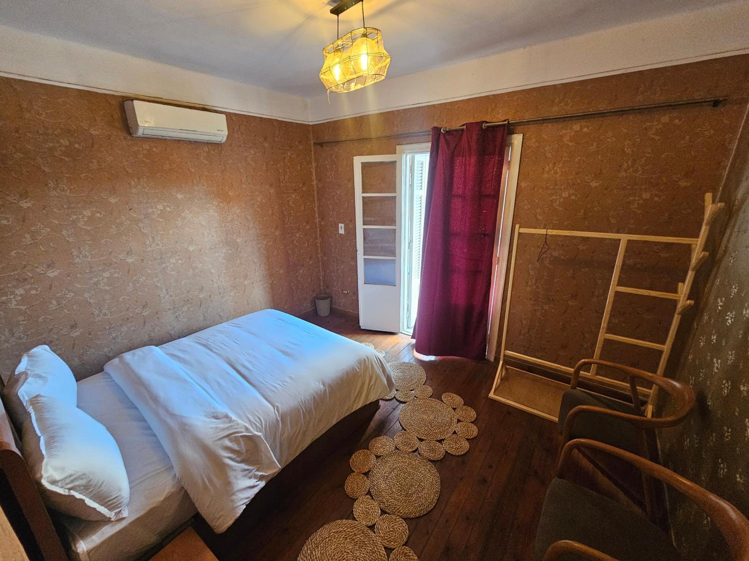 Downtown simple apartment - families only