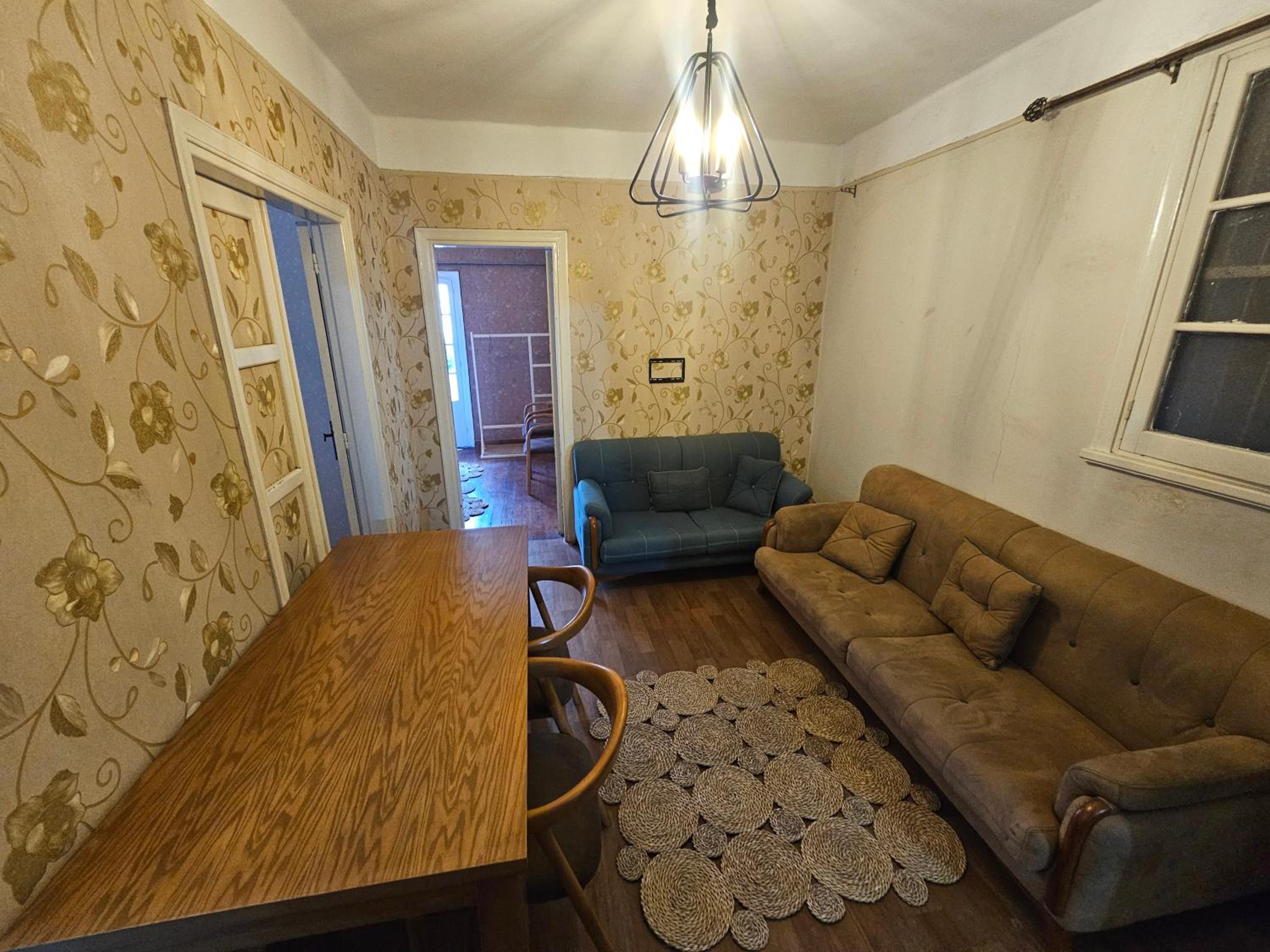 Downtown simple apartment - families only