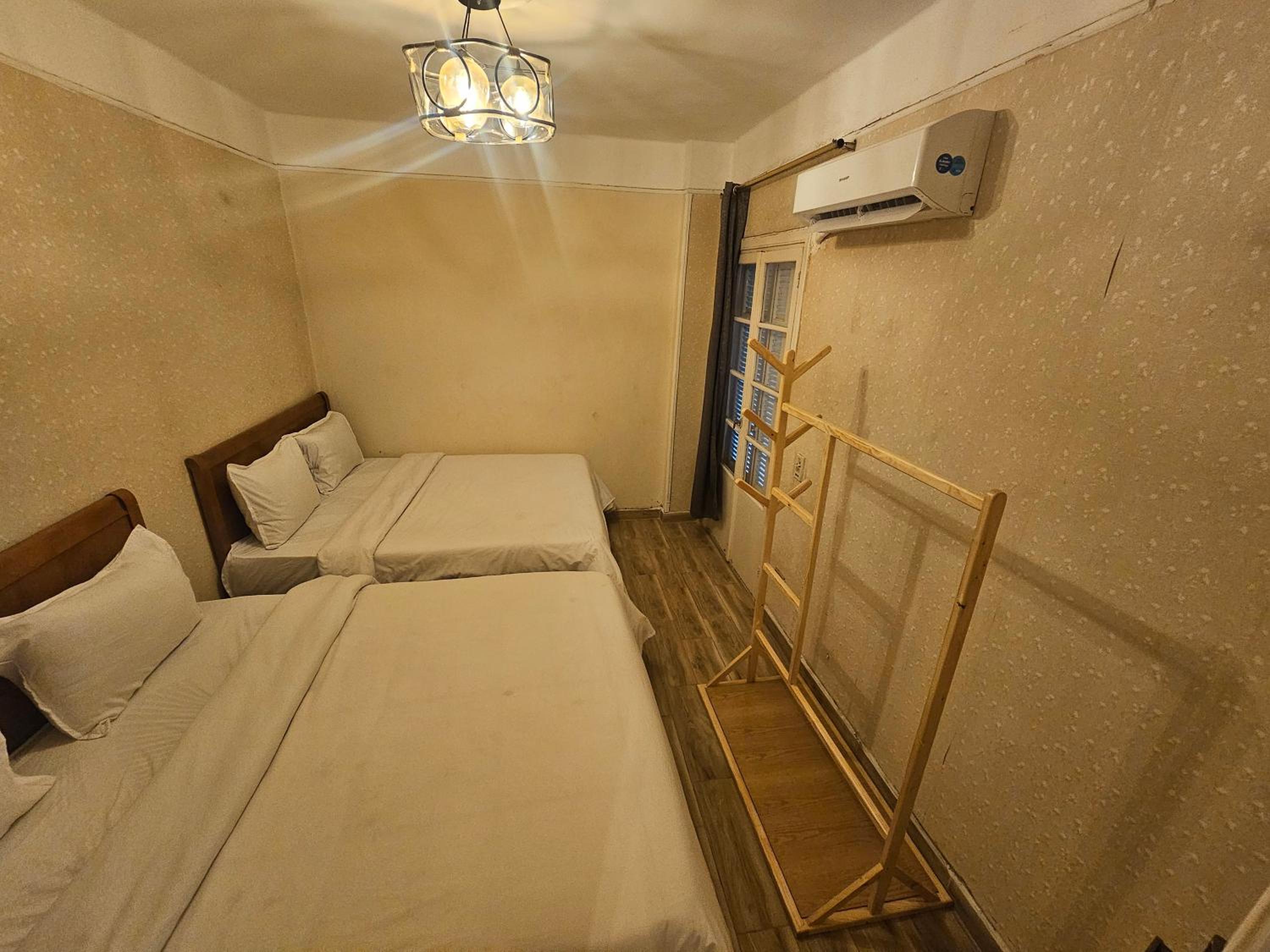 Downtown simple apartment - families only
