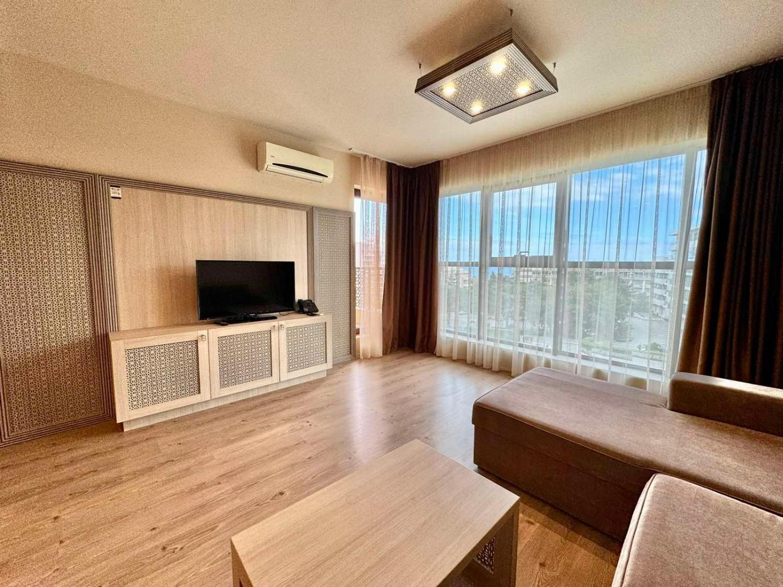 Apartments pool view in Golden Sands